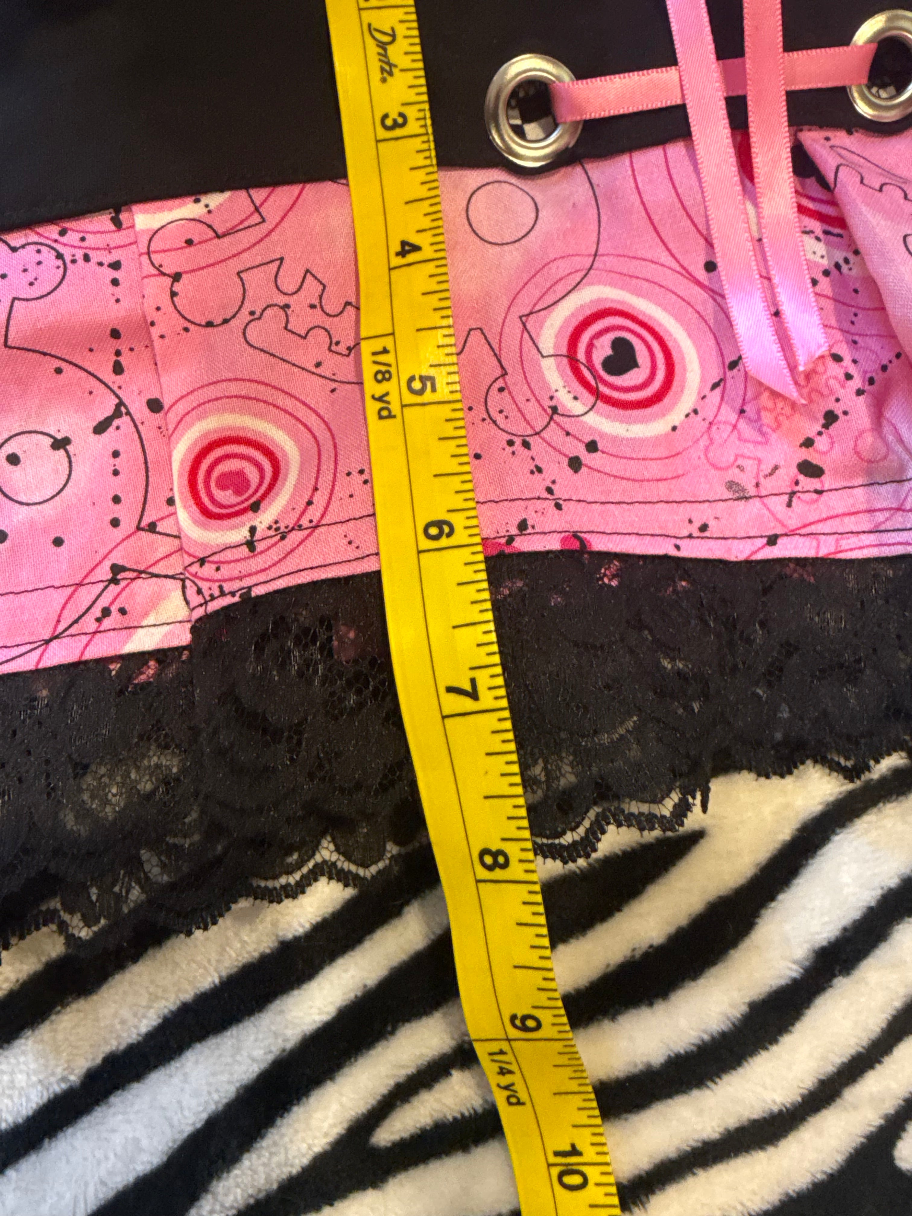 pink & black skull skirt size 2xl
