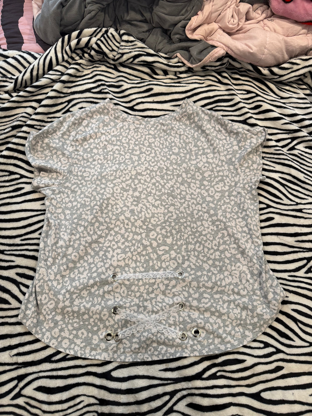 Cheetah print domo tee size xl