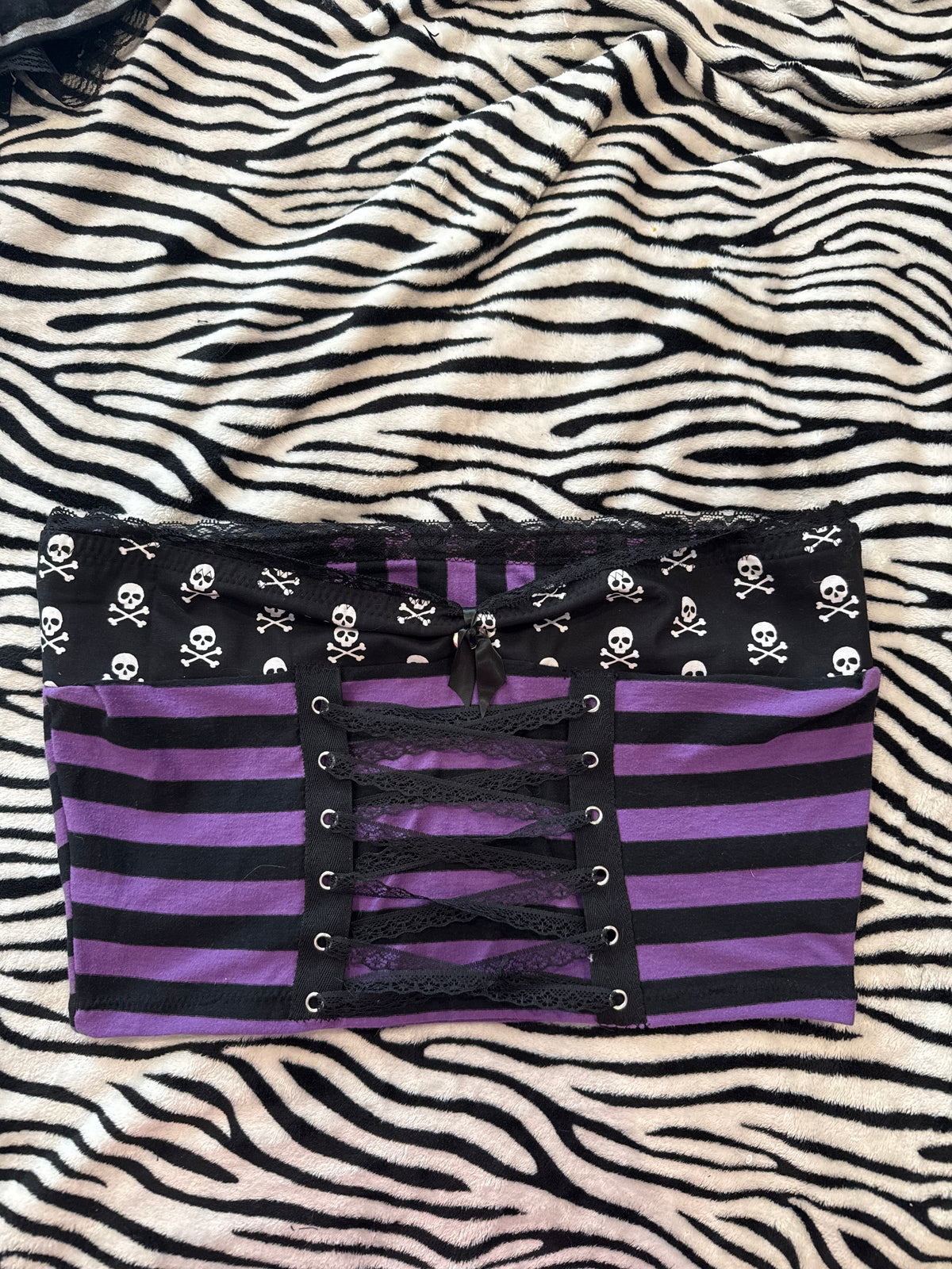 purple & black skull top size m/l