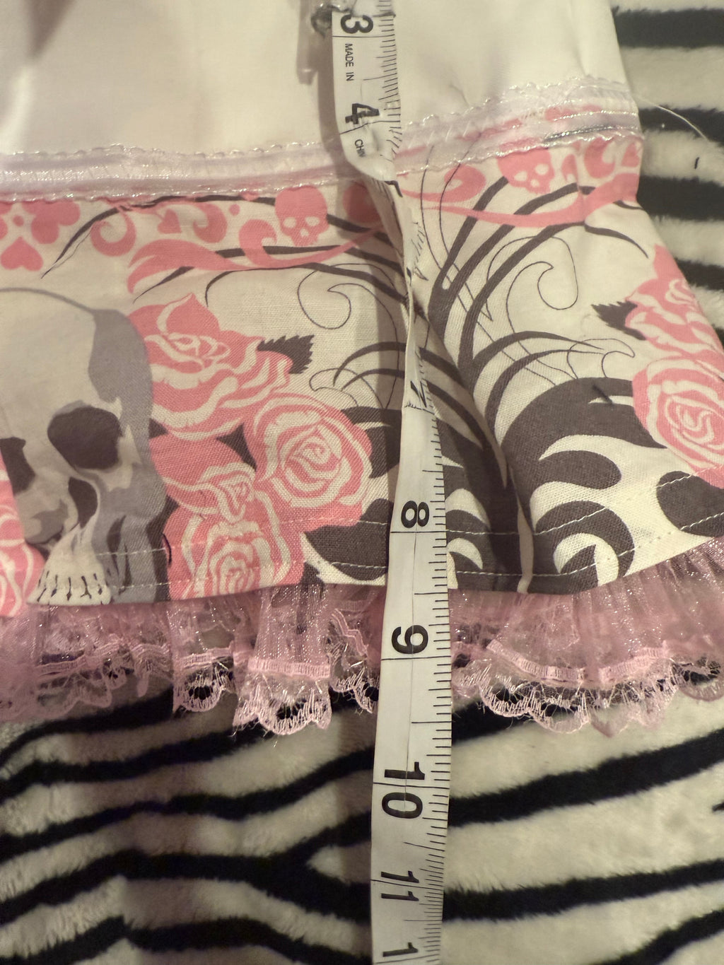 pastel skull lace up skirt size M