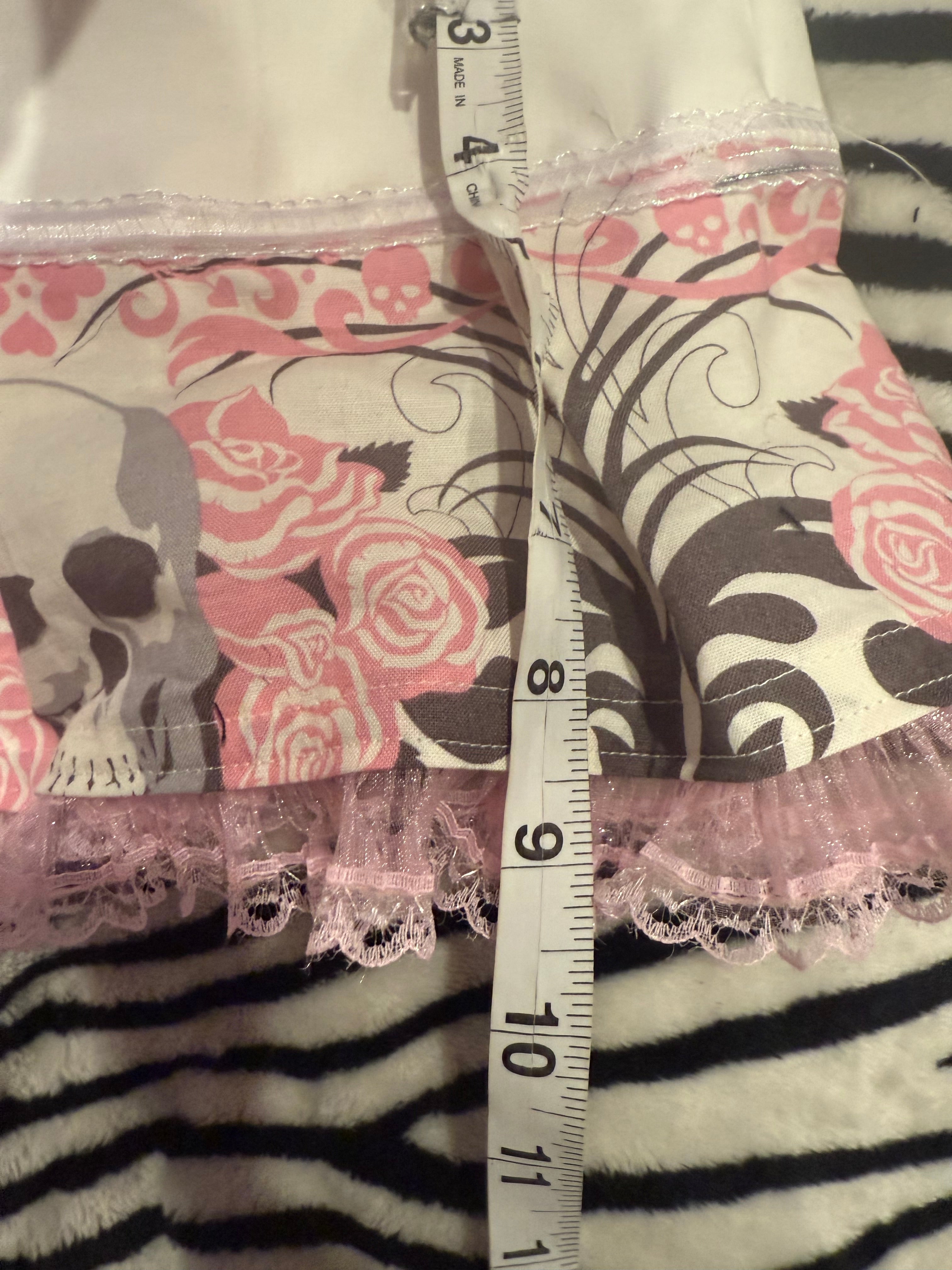 pastel skull lace up skirt size M