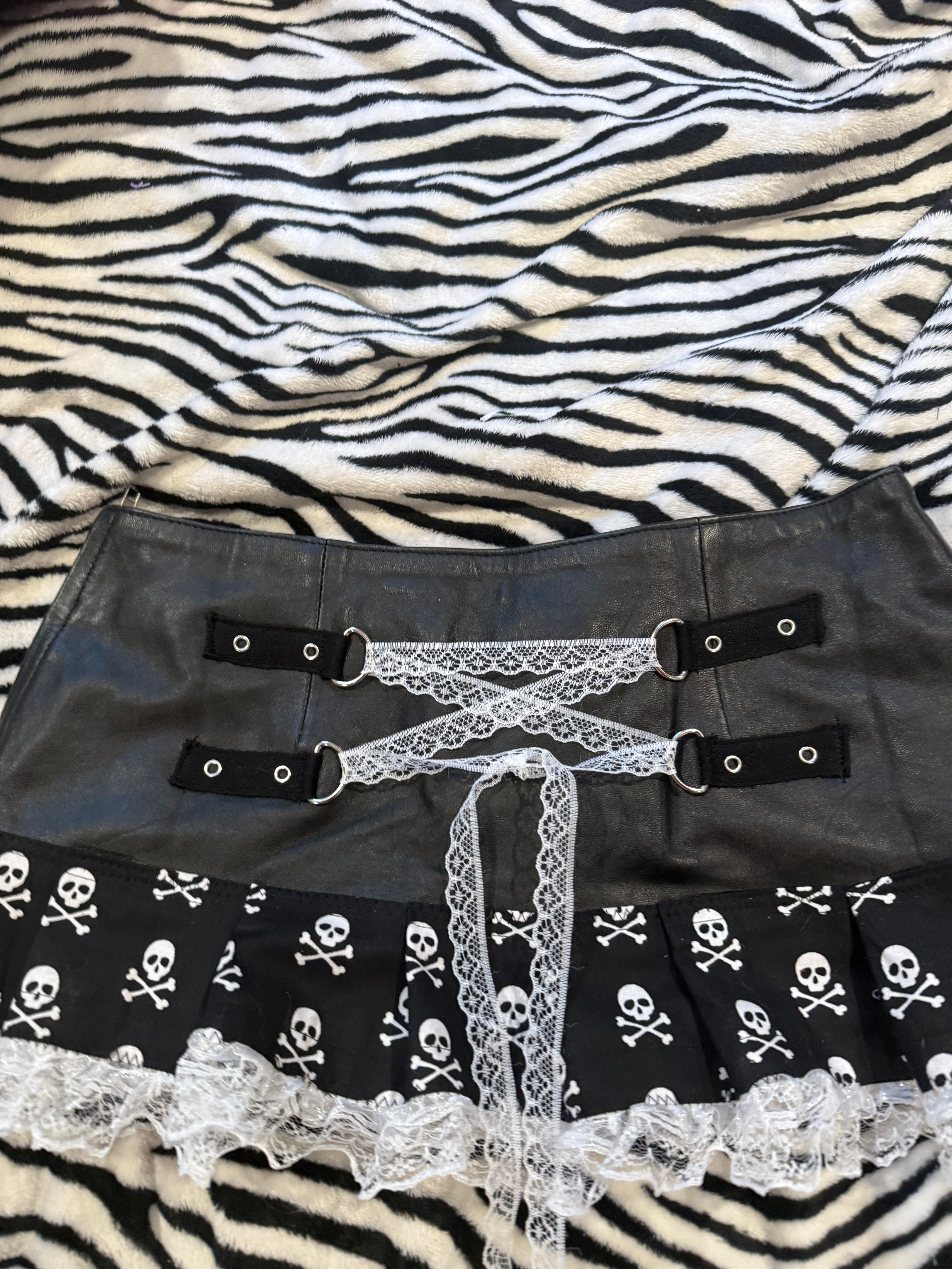 skull lace up leather skirt size xs