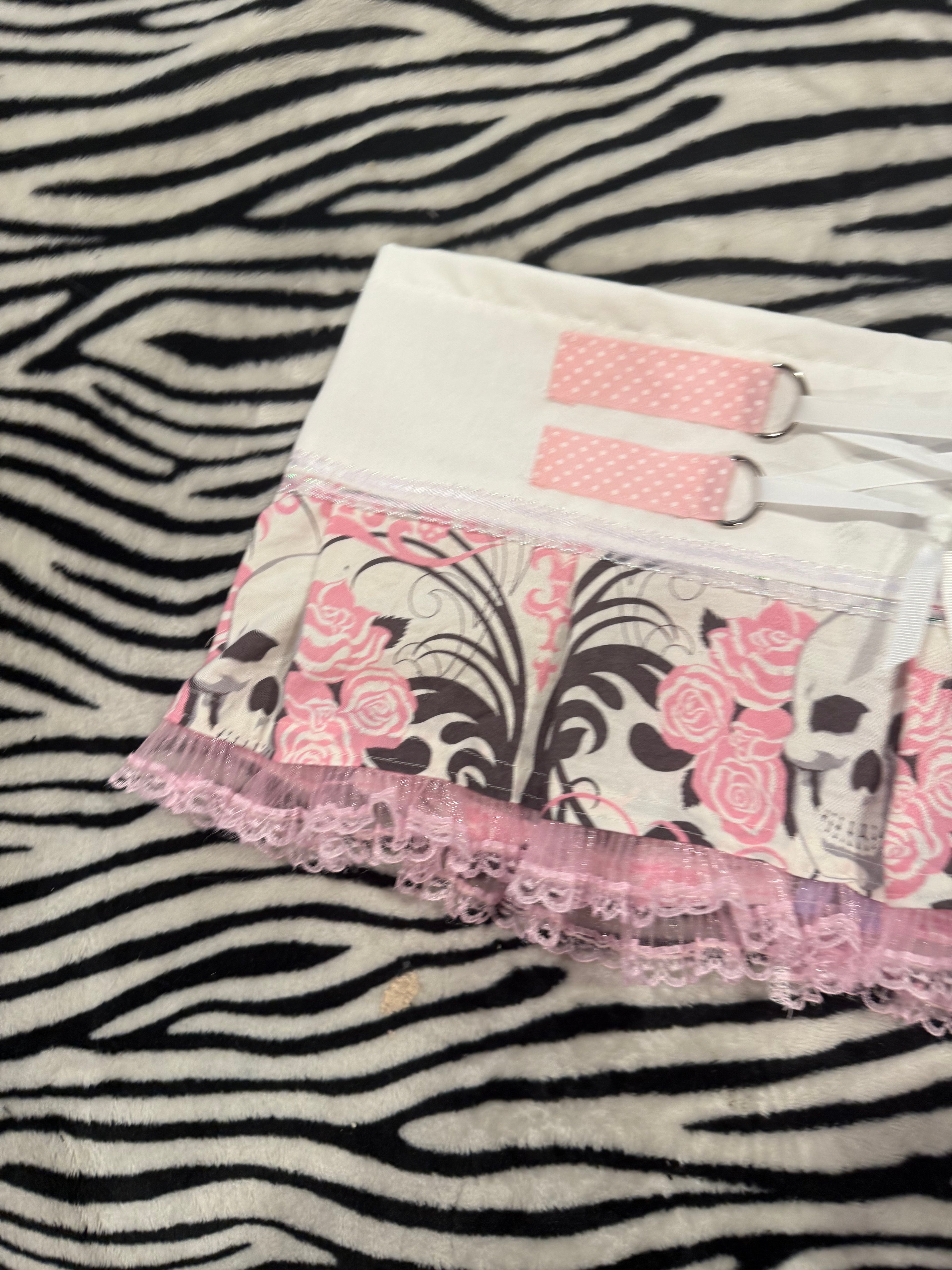 pastel skull lace up skirt size M