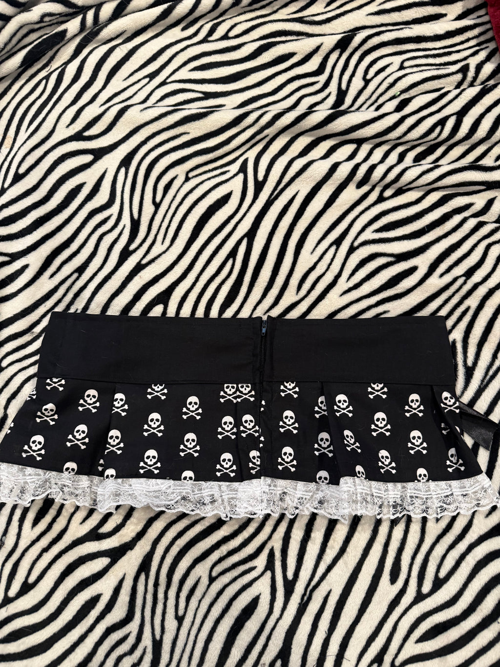 lace up ruffle skull skirt size m