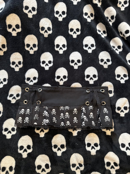 black & white skull lace up skirt size xs/s