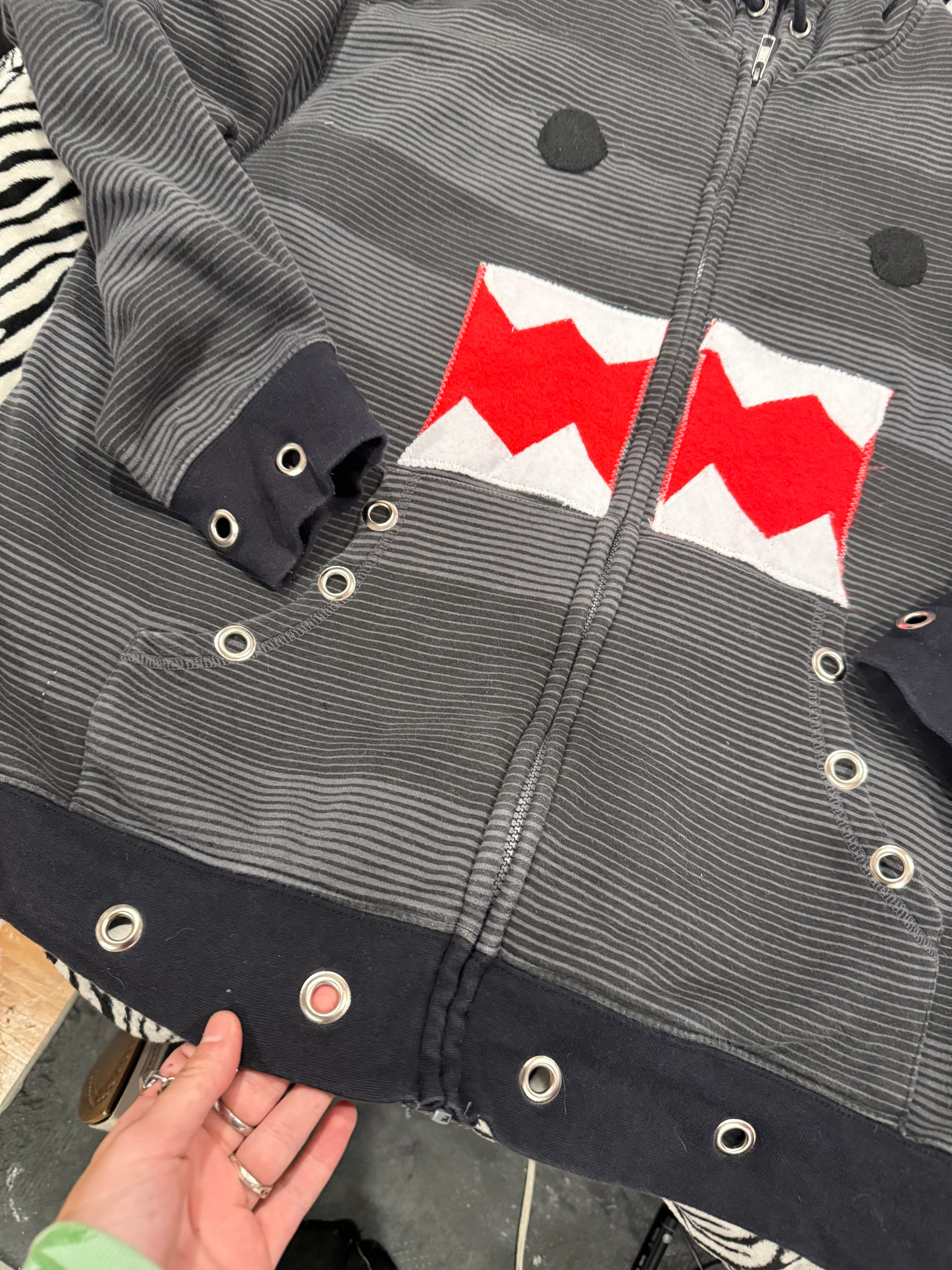 Domo striped zip up size men’s xl/womens 2xl