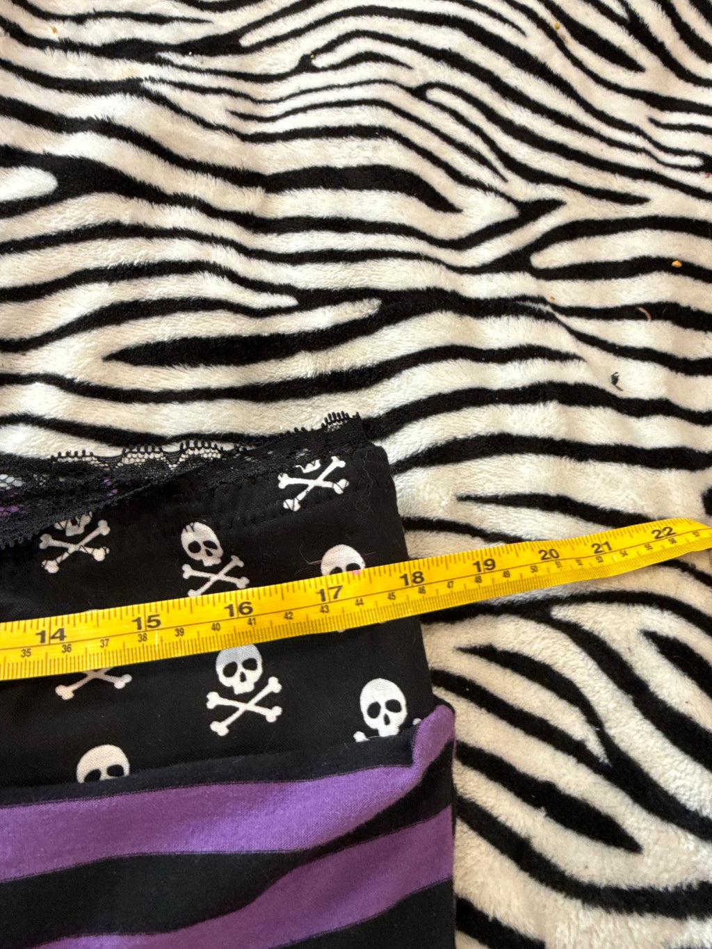 purple & black skull top size m/l