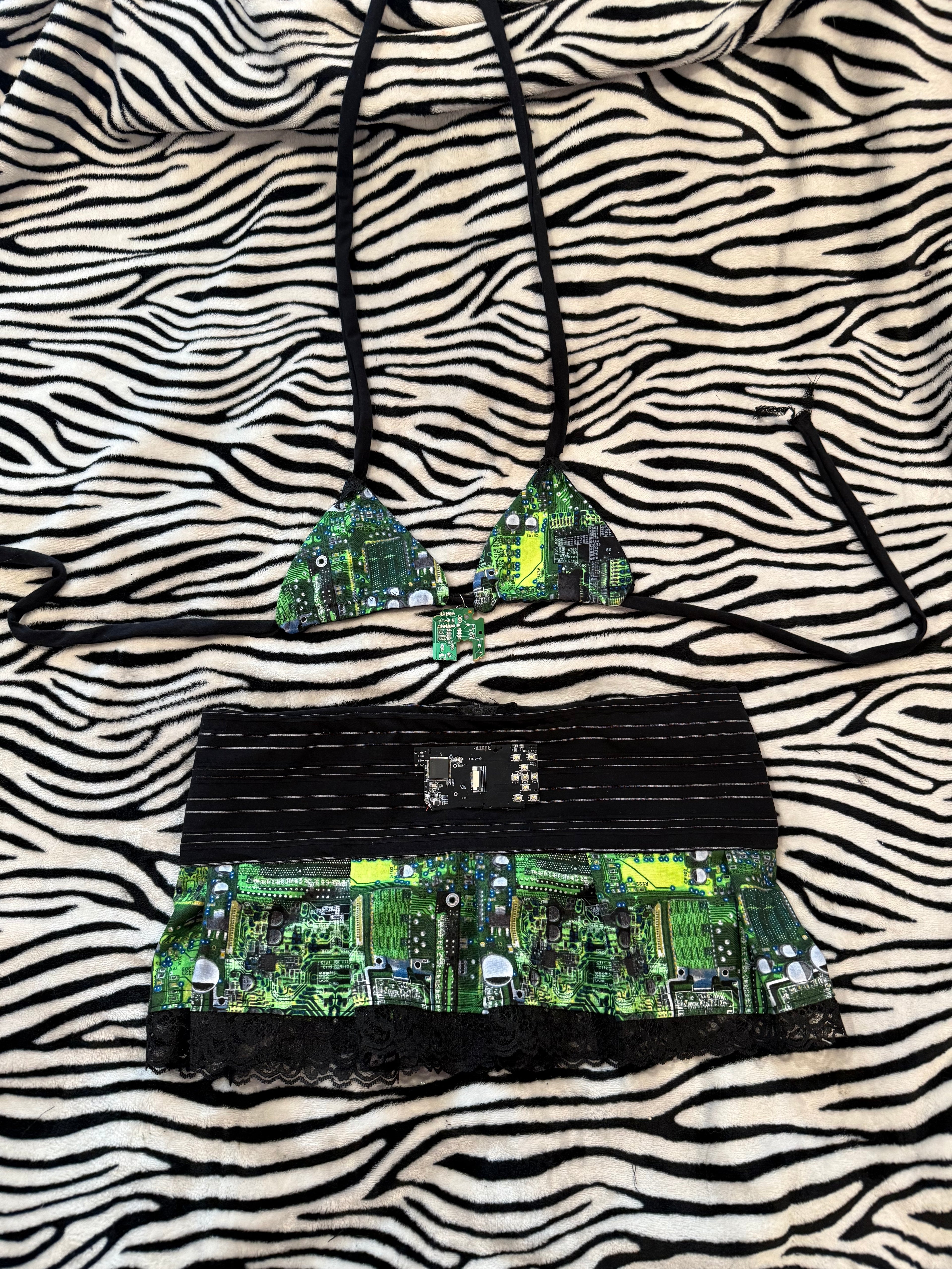 circuit board pinstripe rave set size xs