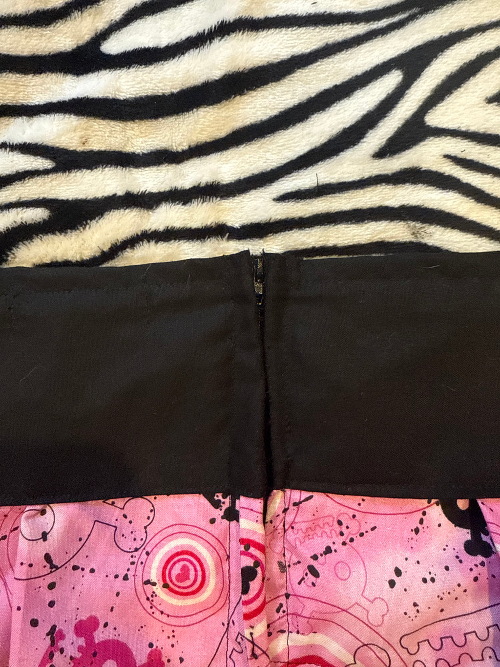 pink & black skull skirt size 2xl