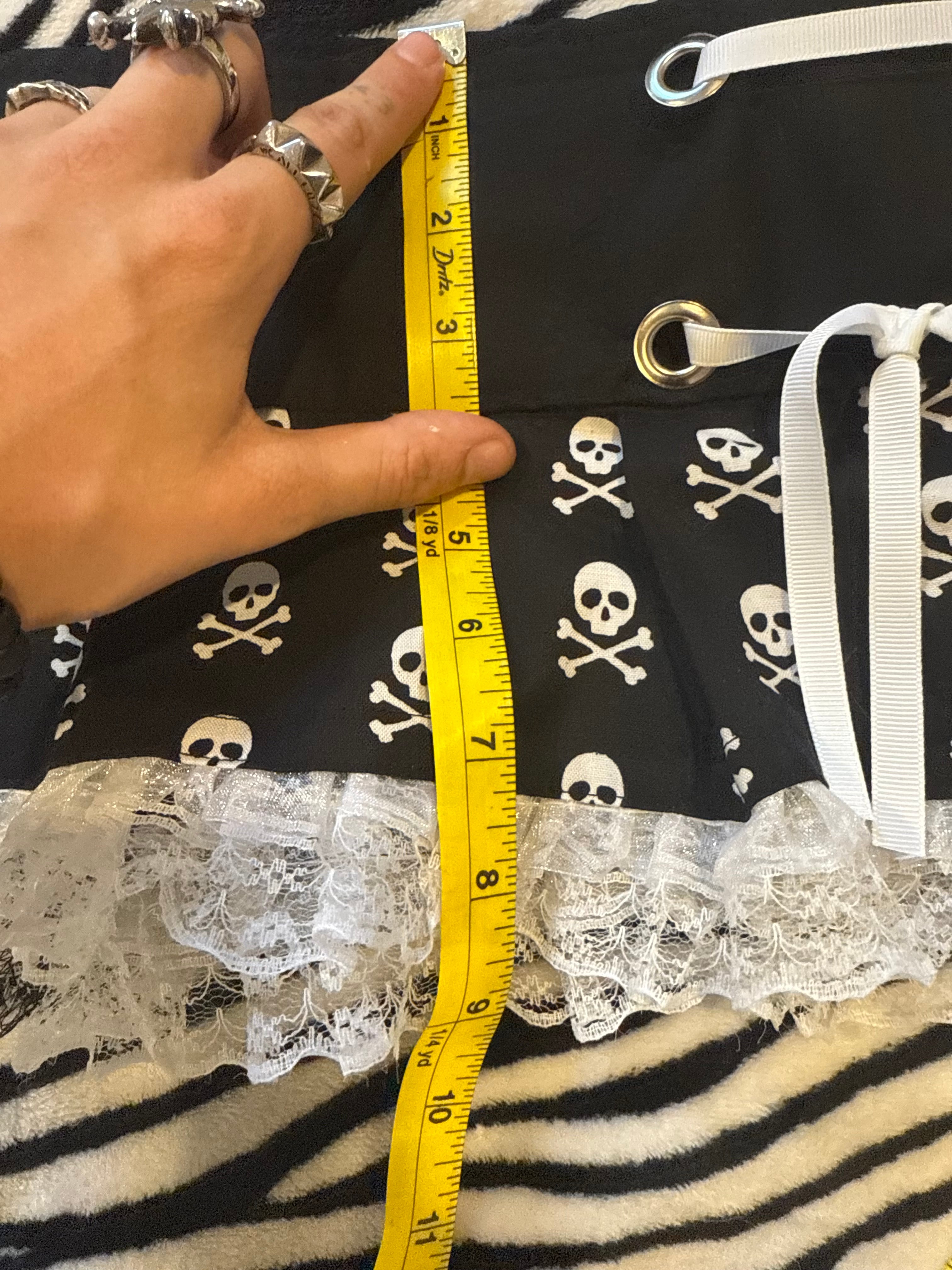black & white skull skirt size m
