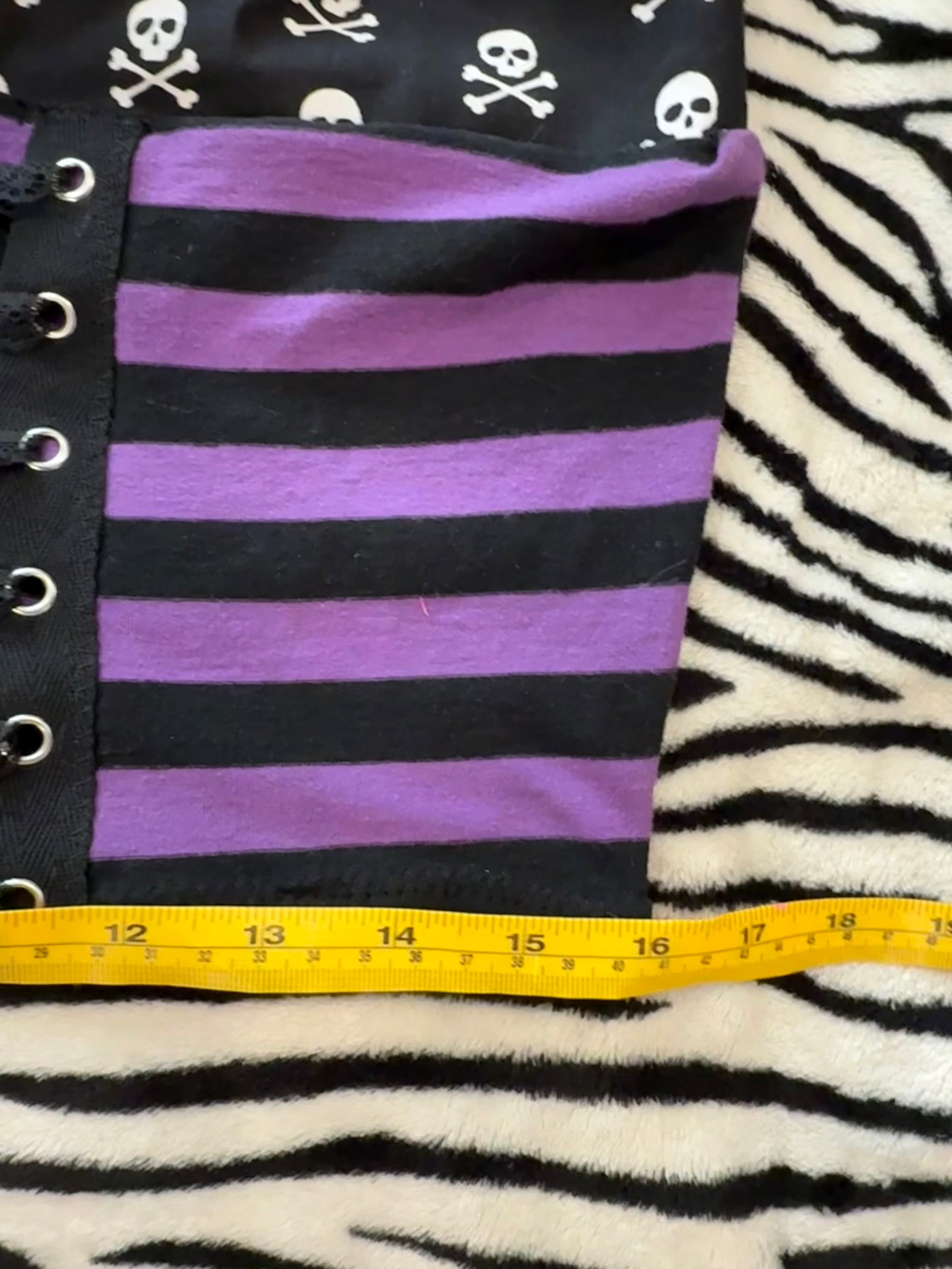 purple & black skull top size m/l