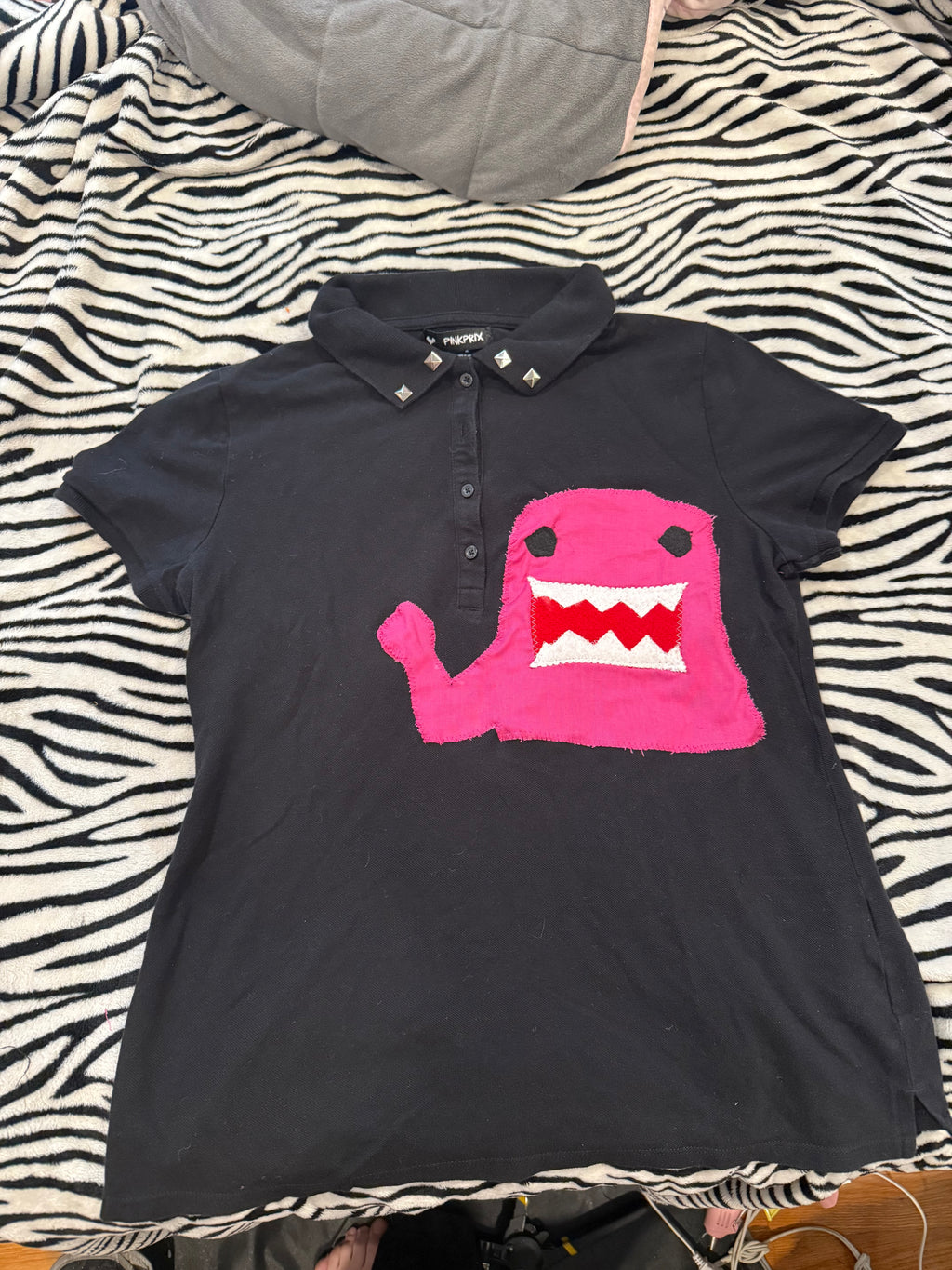 pink domo polo size m