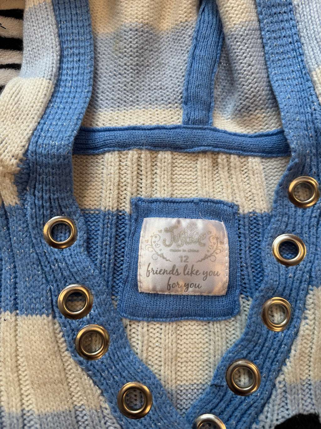 blue & white domo sweater size xs/s