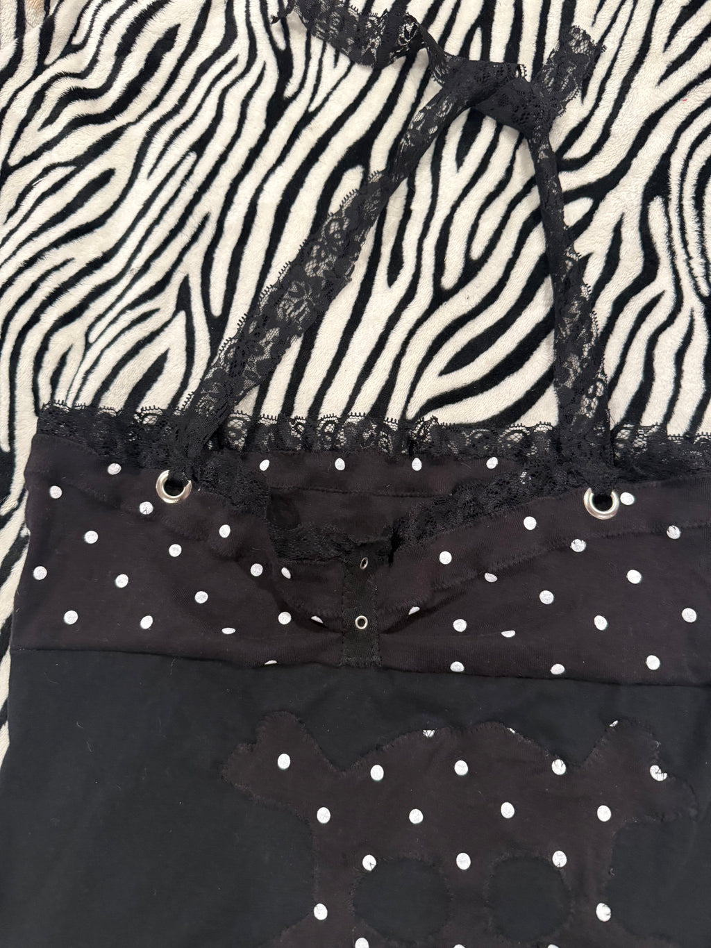 polka dot skull top size m