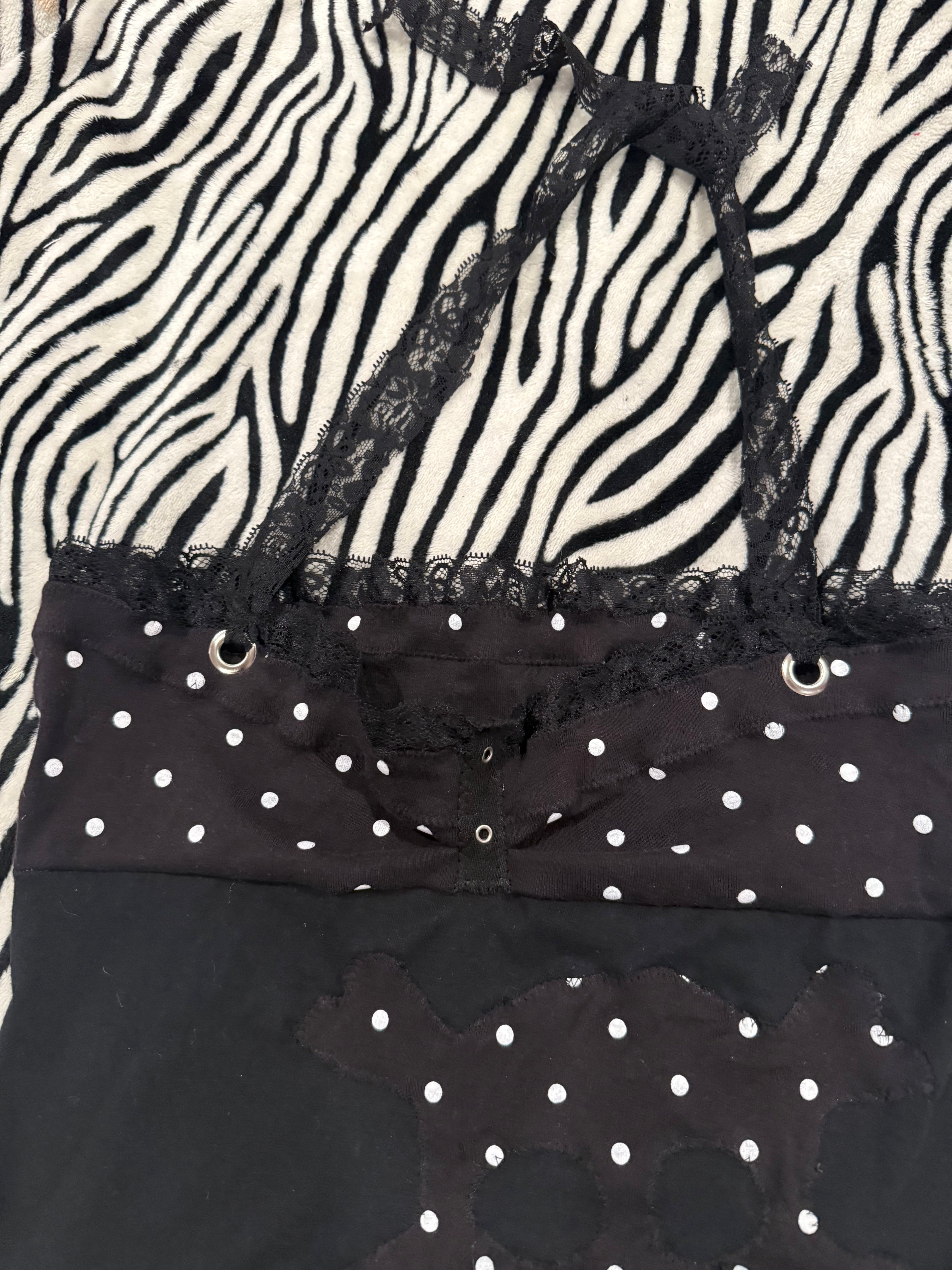 polka dot skull top size m
