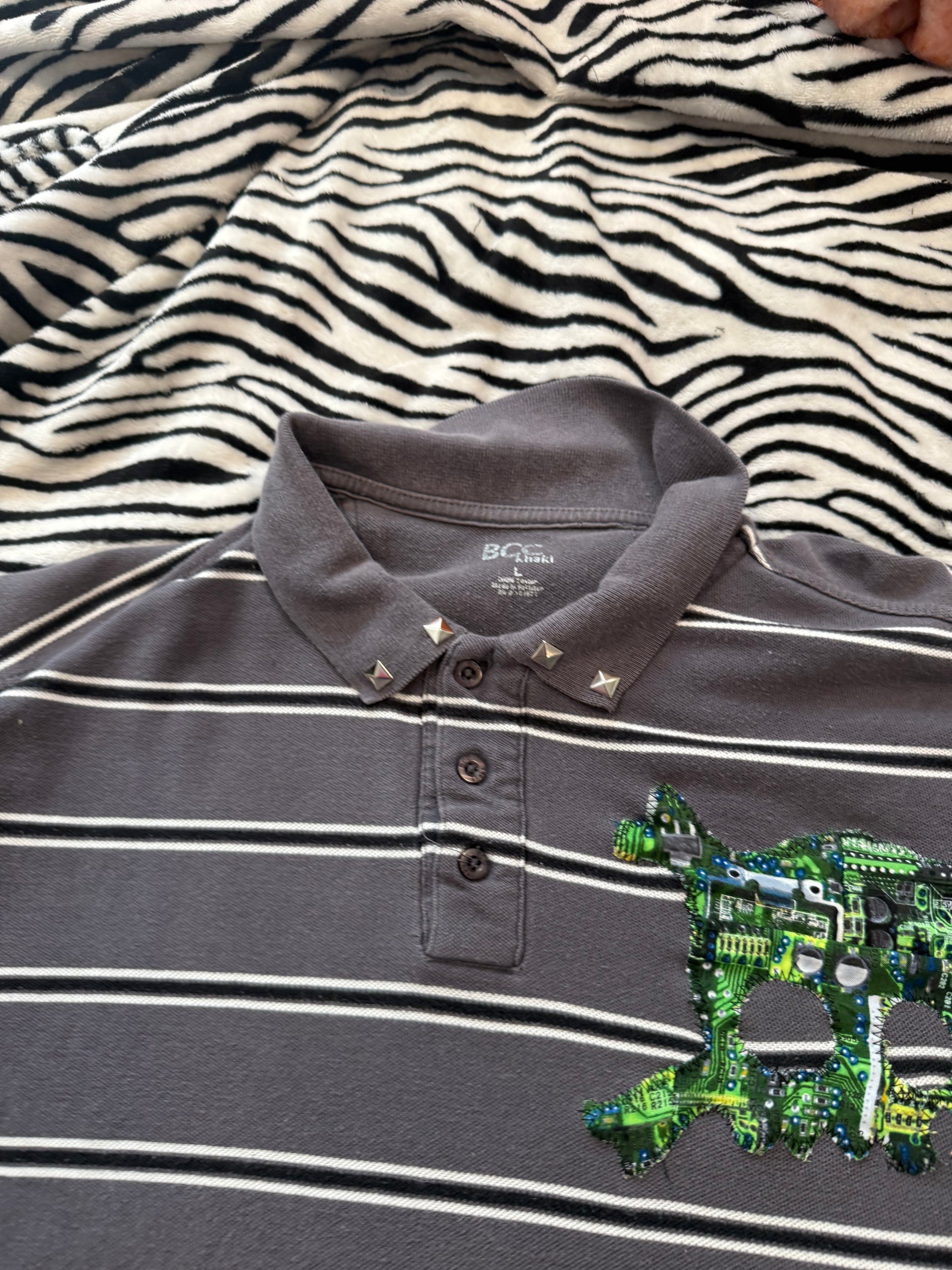 circuit board skull polo size men’s L