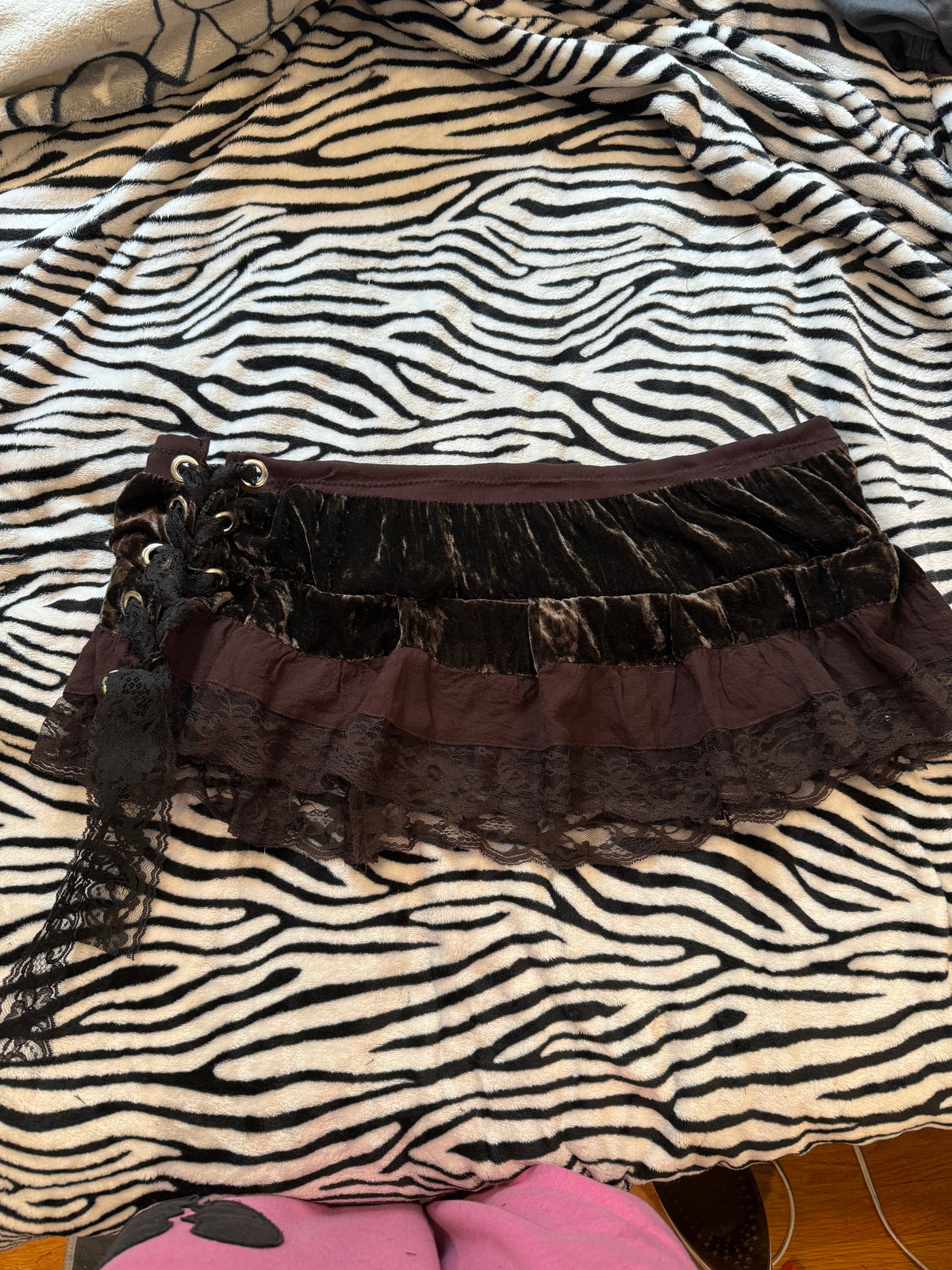 dark brown ruffle lace skirt size L/XL