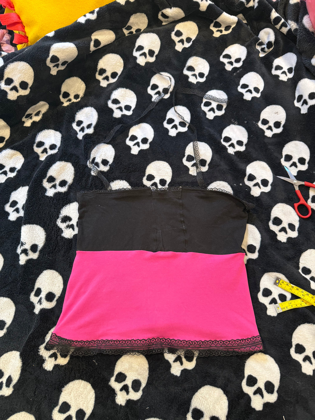 pink & black lace top size xs/s