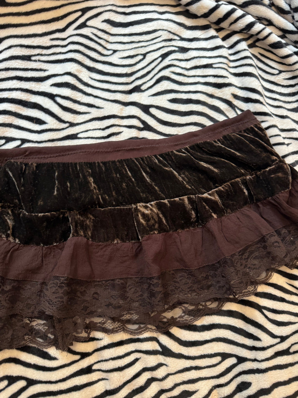 dark brown ruffle lace skirt size L/XL