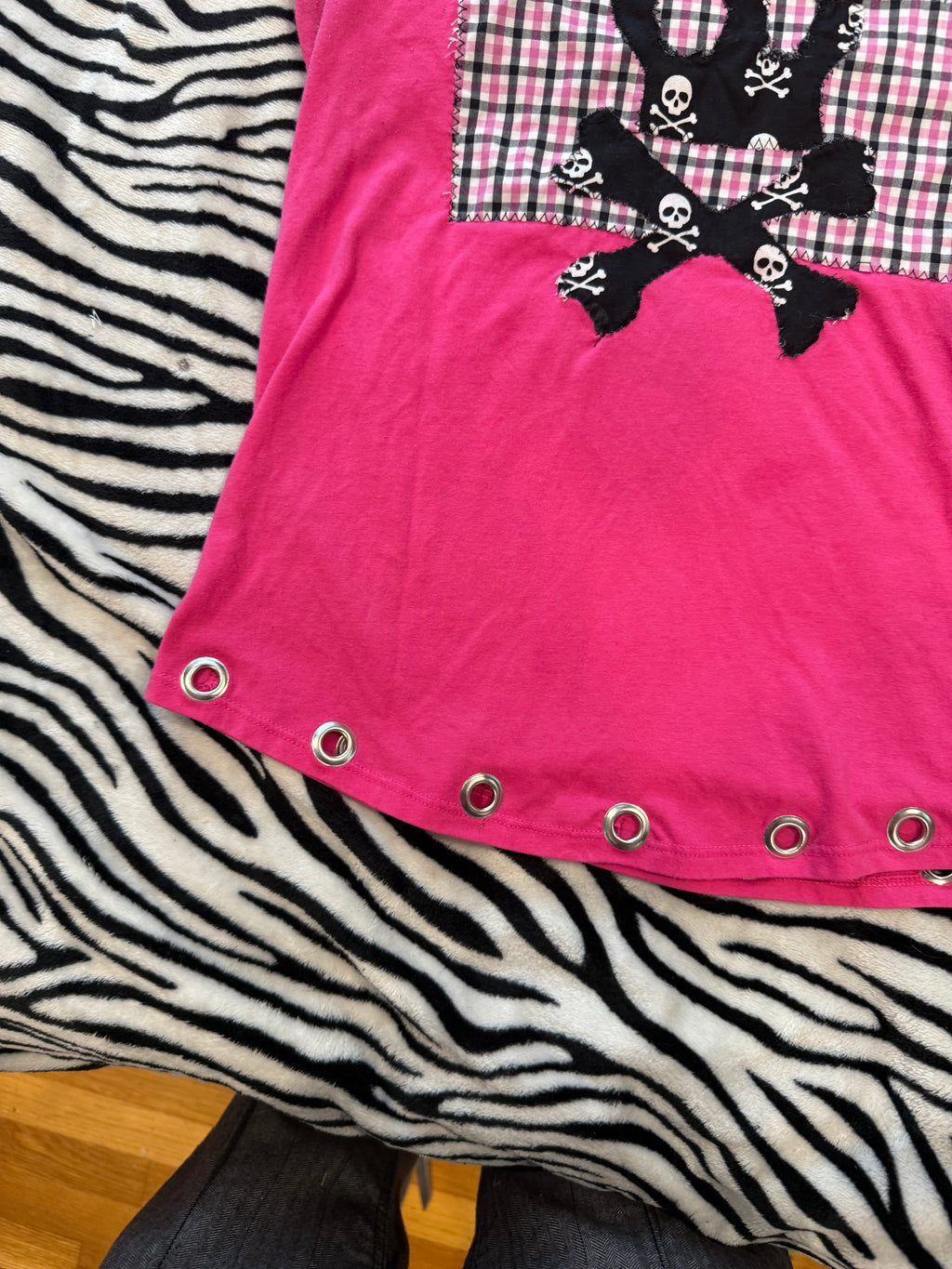 plaid skull grommet top size s