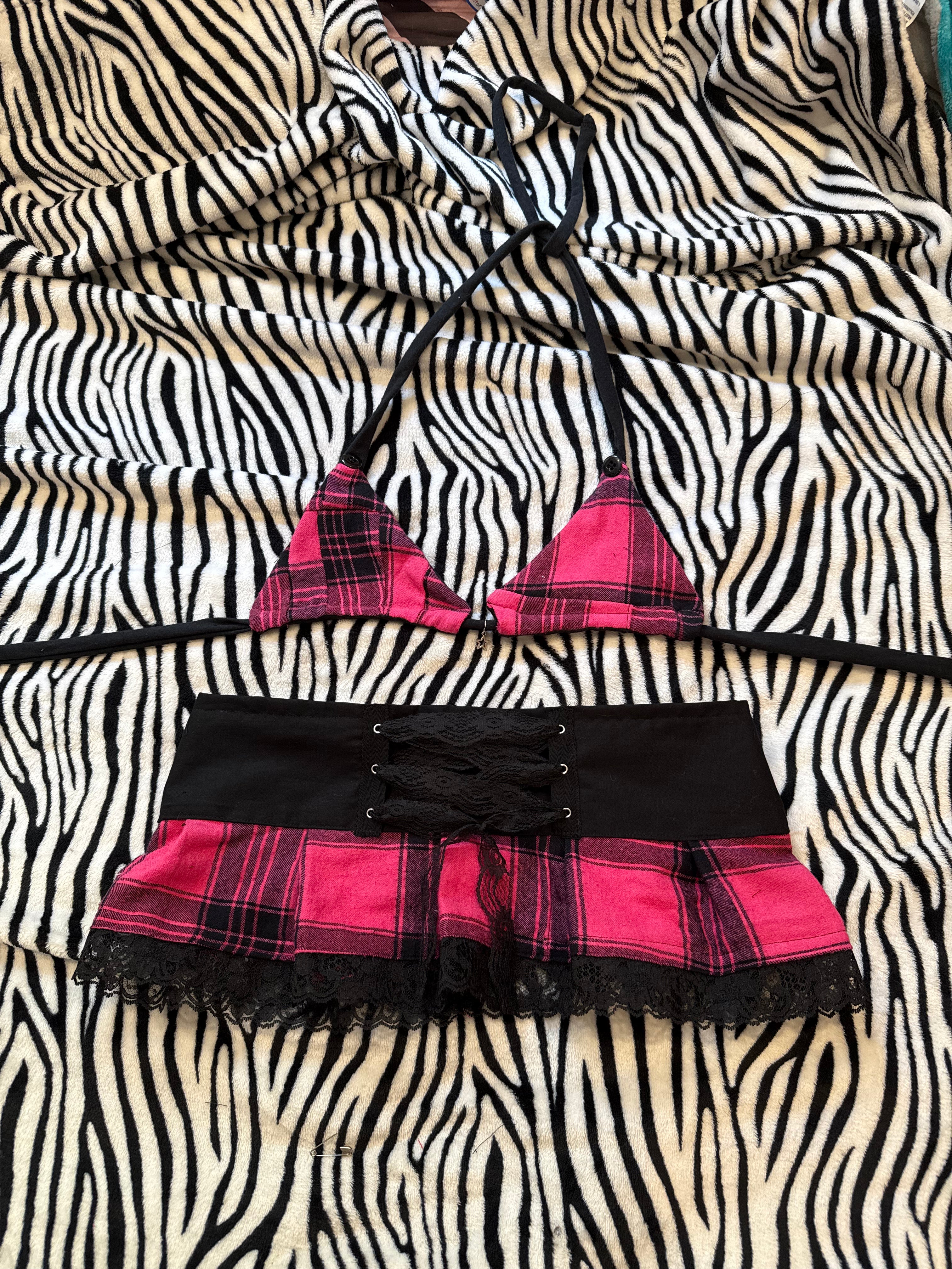 pink & black plaid lace up set size m
