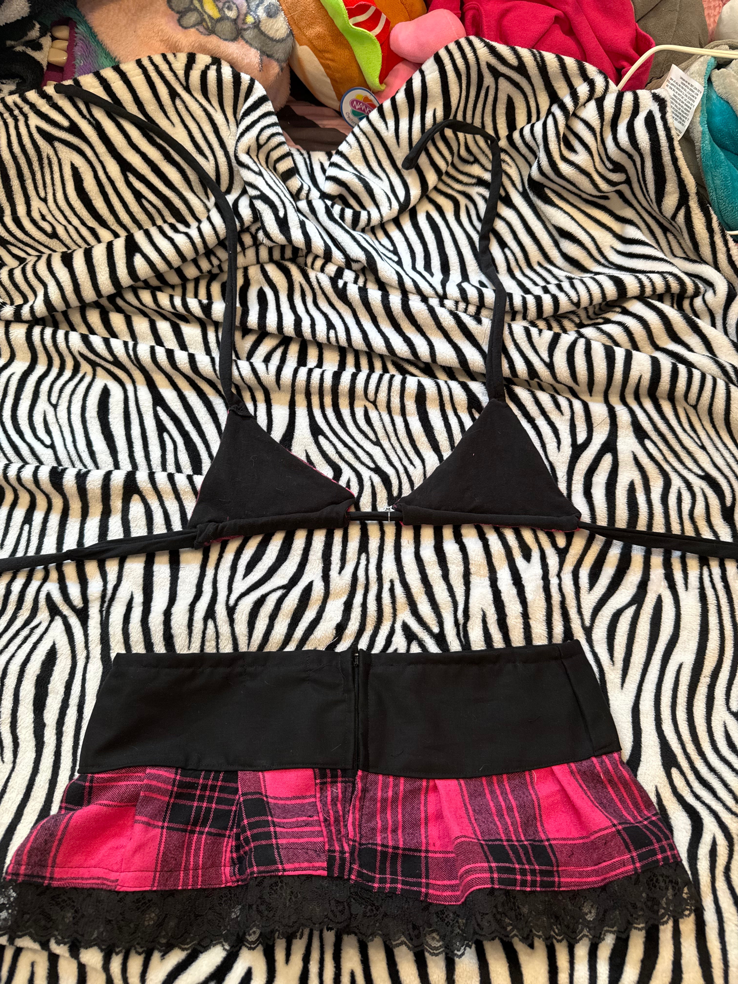 pink & black plaid lace up set size m
