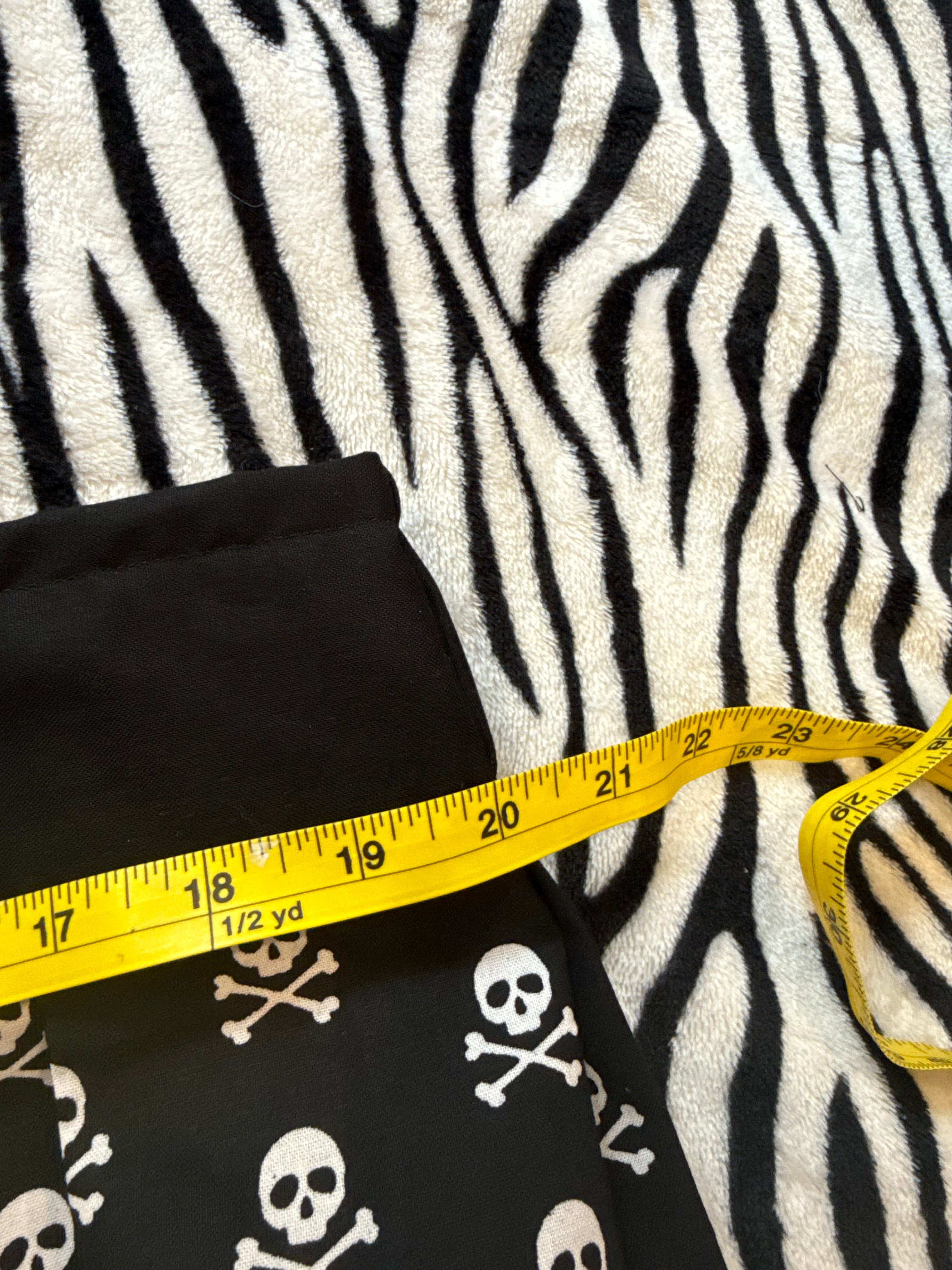 lace up skull skirt size L