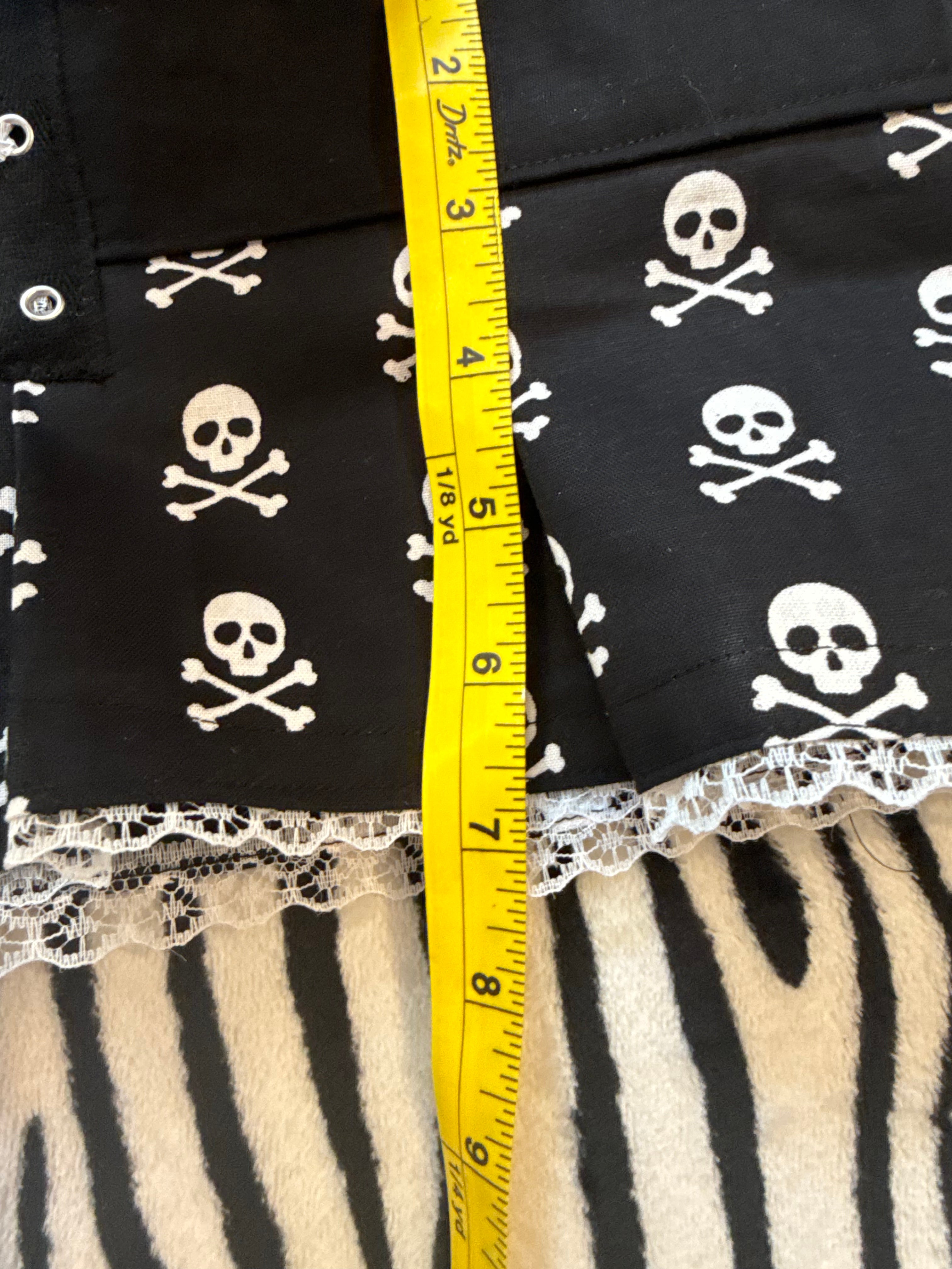 lace up skull skirt size L