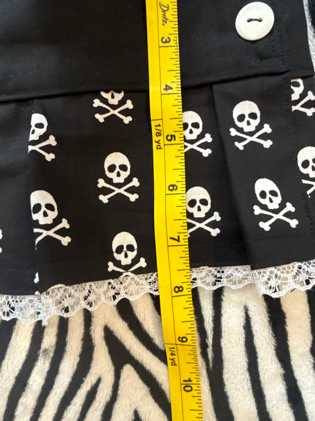 skull lace button skirt size xxs/xs