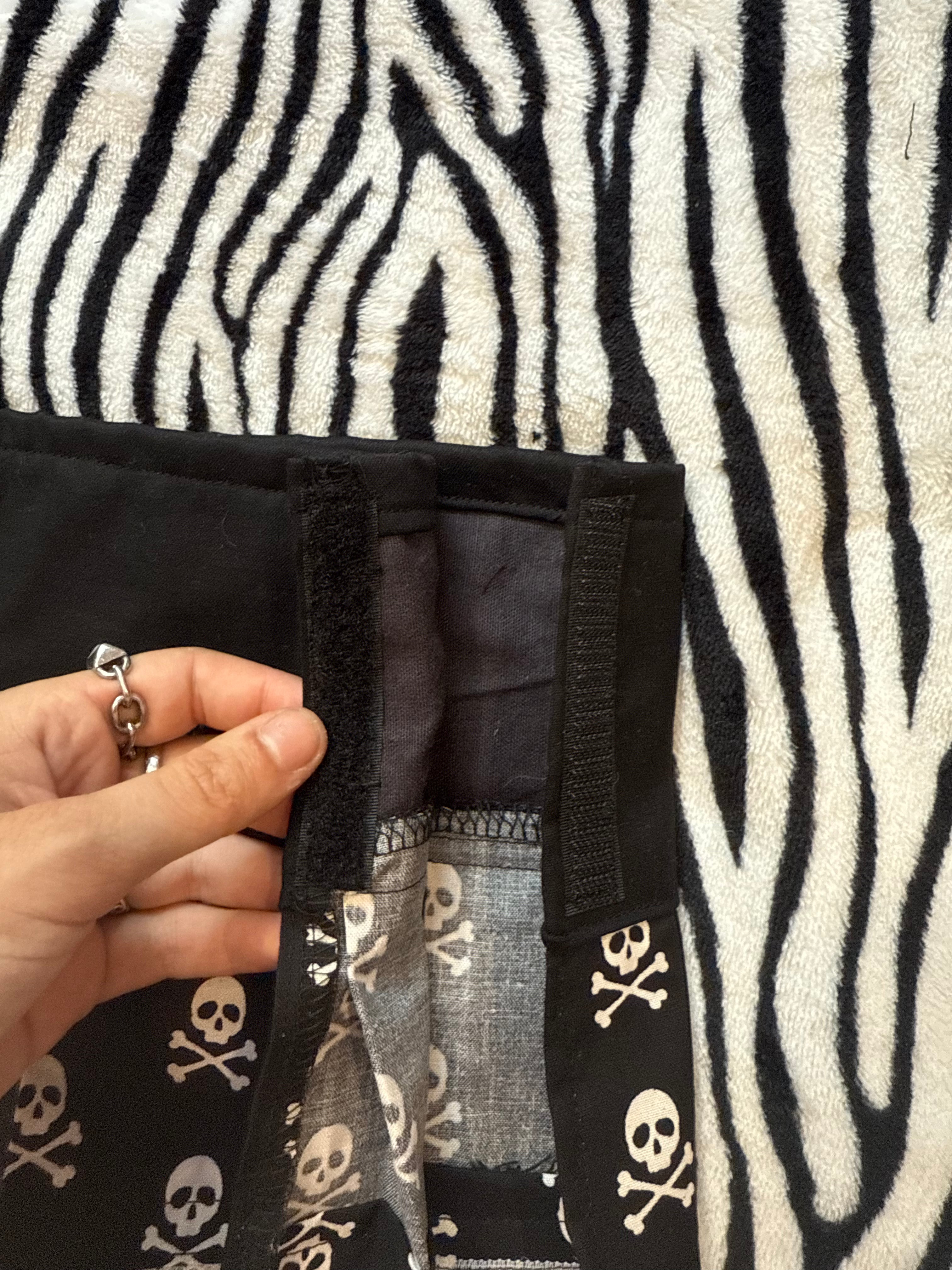 skull lace button skirt size xxs/xs