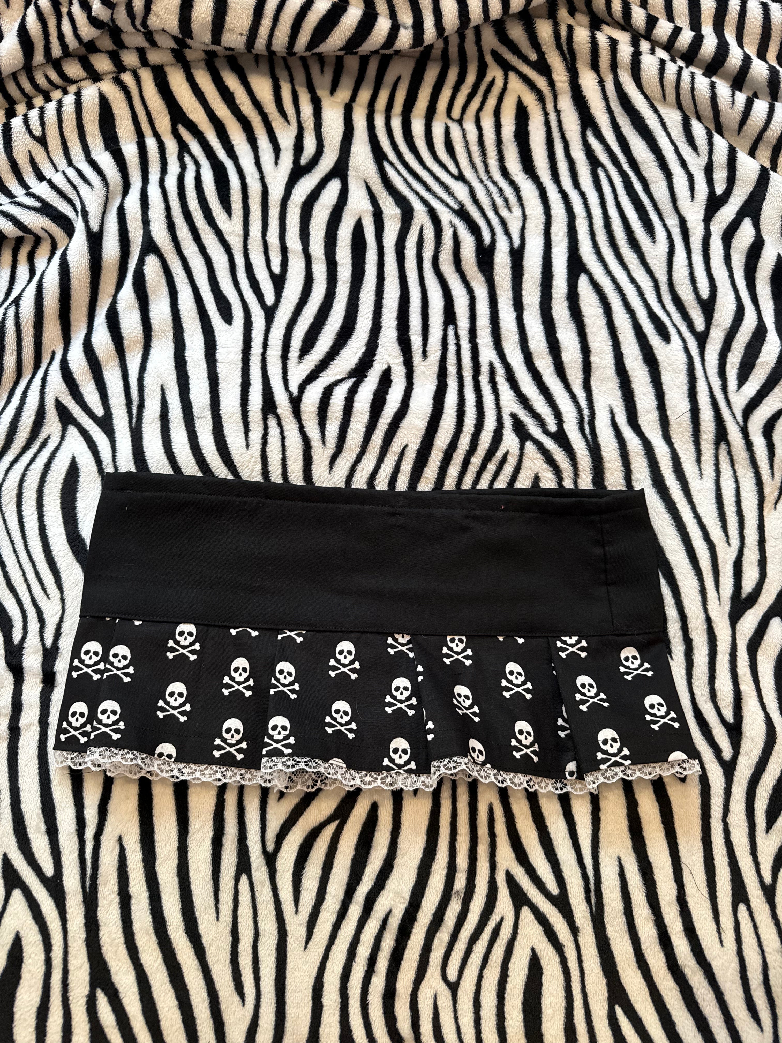 skull lace button skirt size xxs/xs