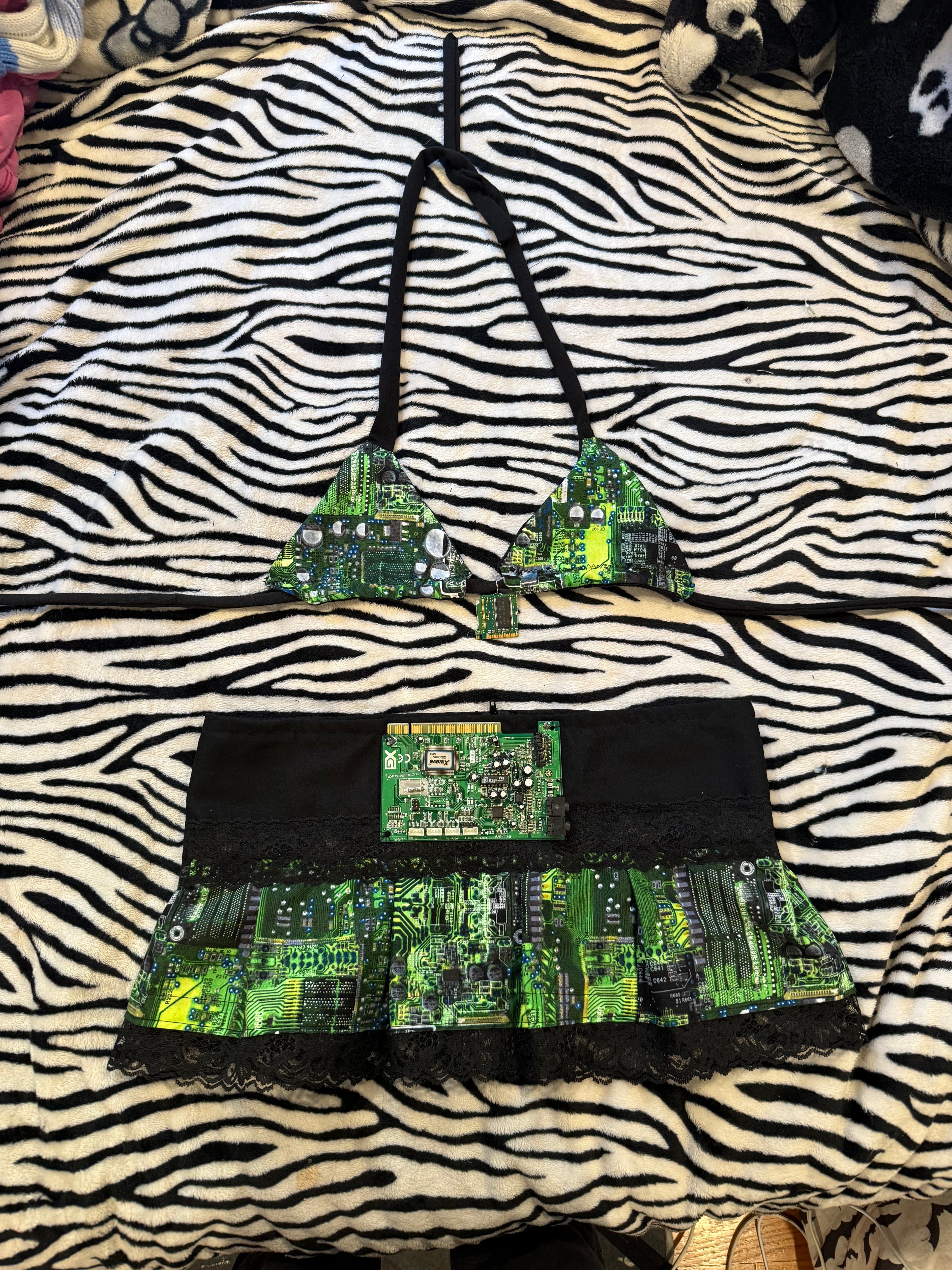 circuit board rave set size xs
