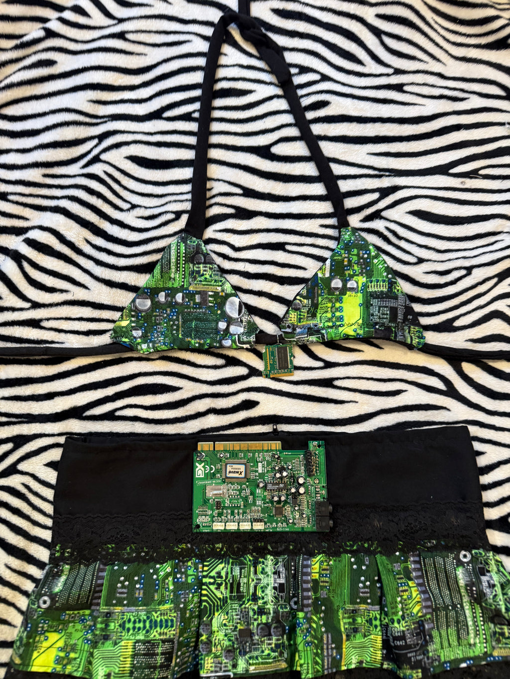 circuit board rave set size xs