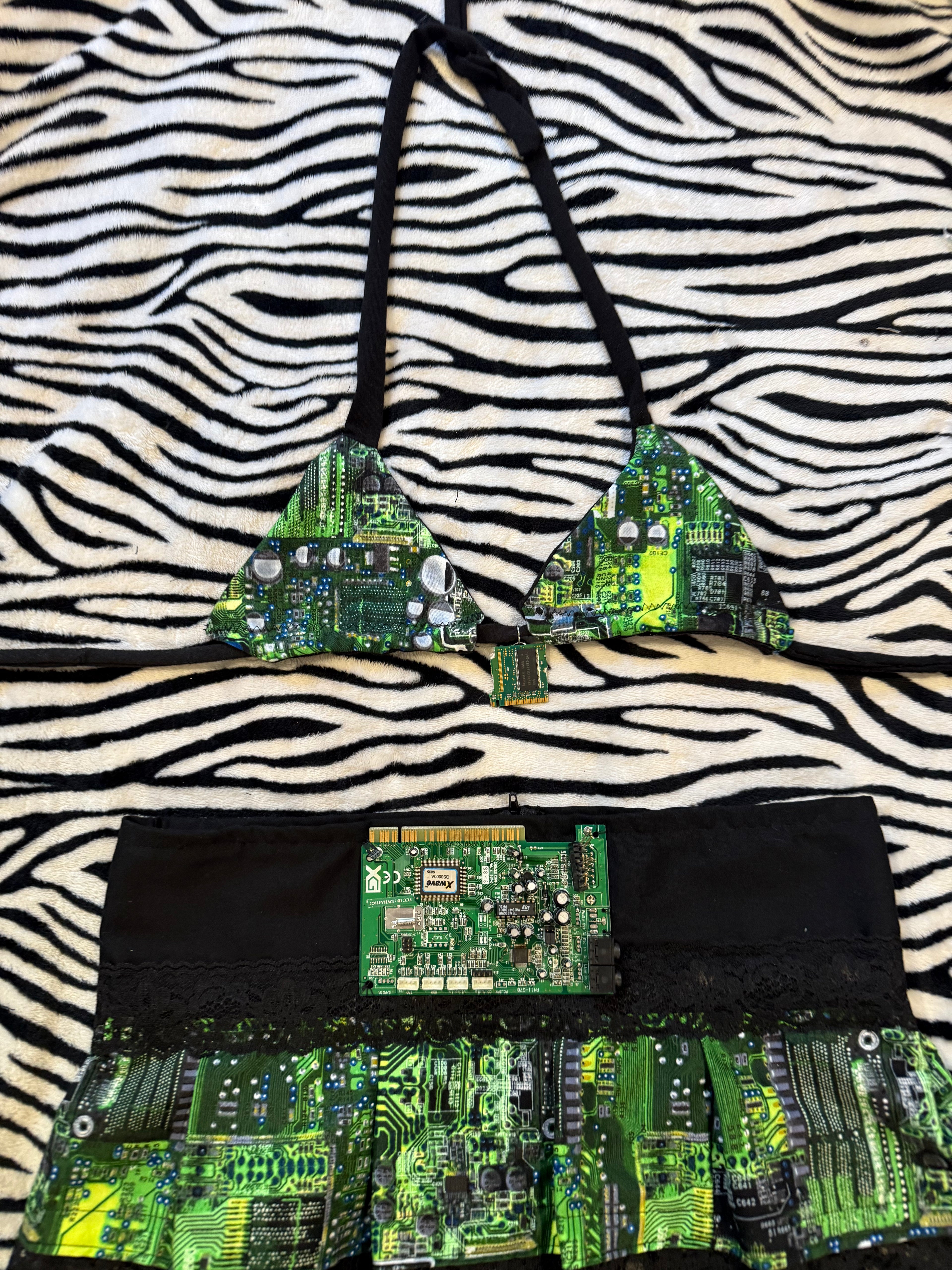 circuit board rave set size xs