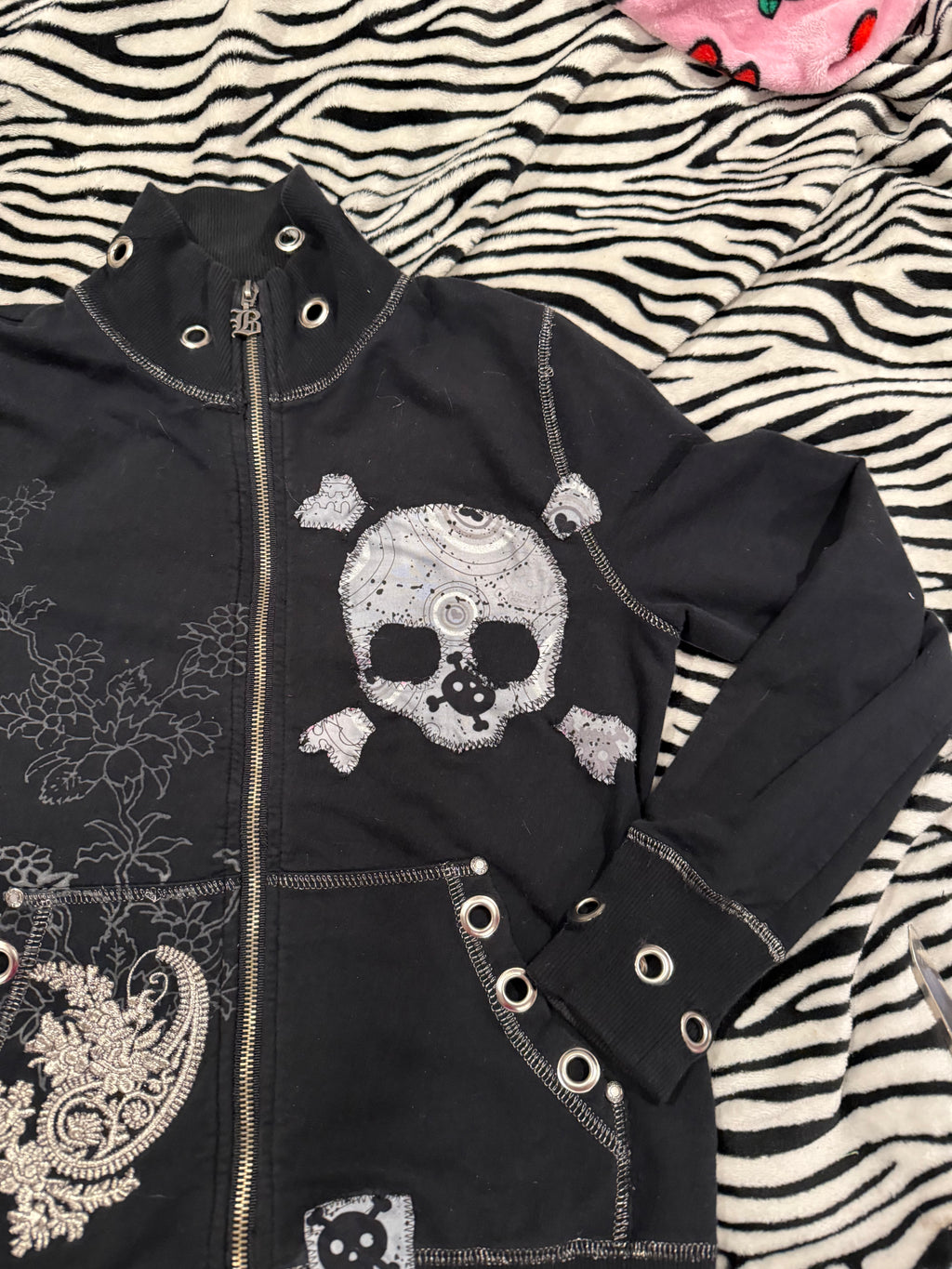 grey & black skull embroidered zip up size s