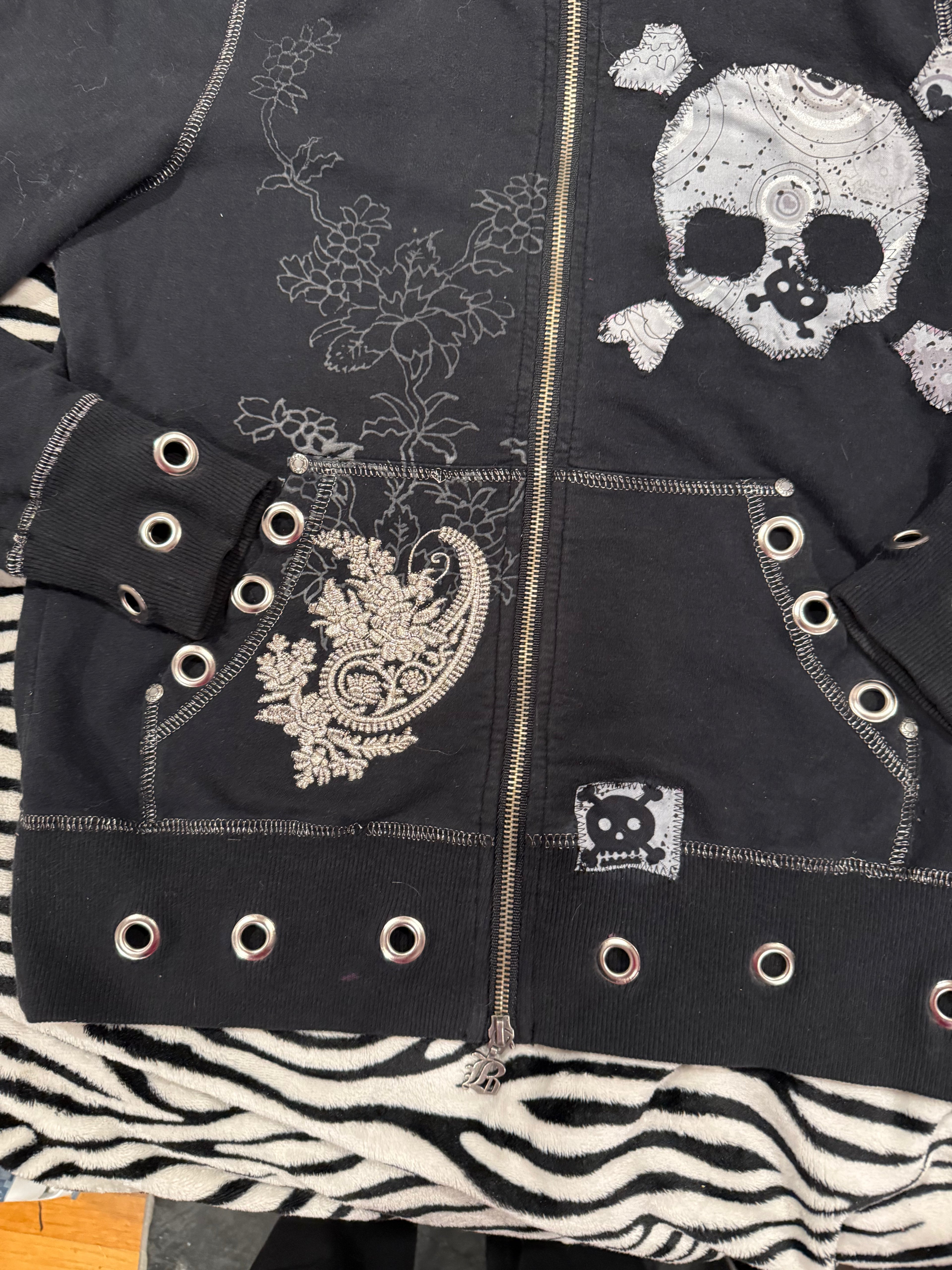 grey & black skull embroidered zip up size s