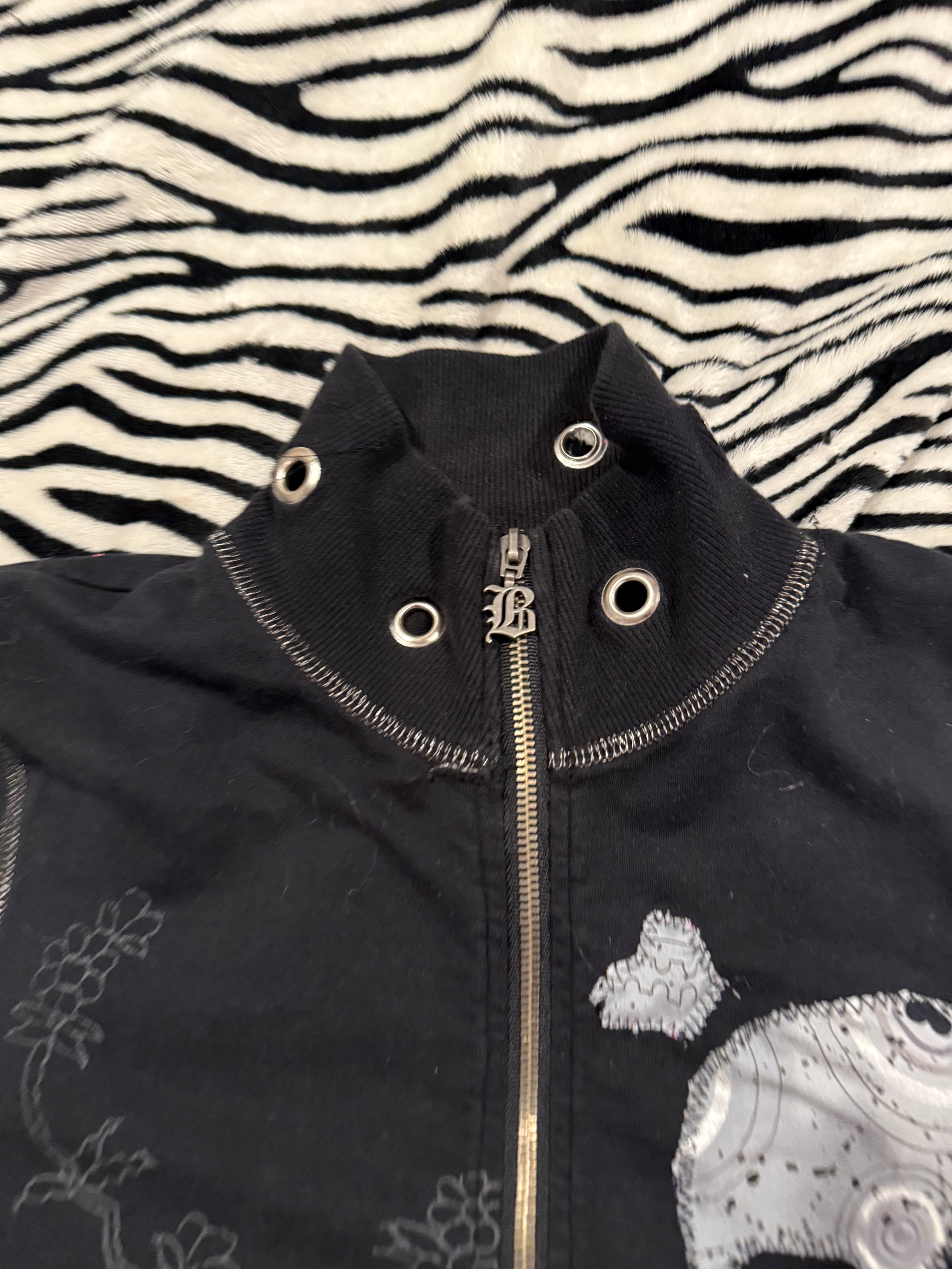 grey & black skull embroidered zip up size s