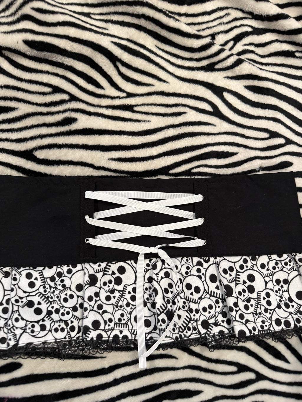 black & white skull skirt size s