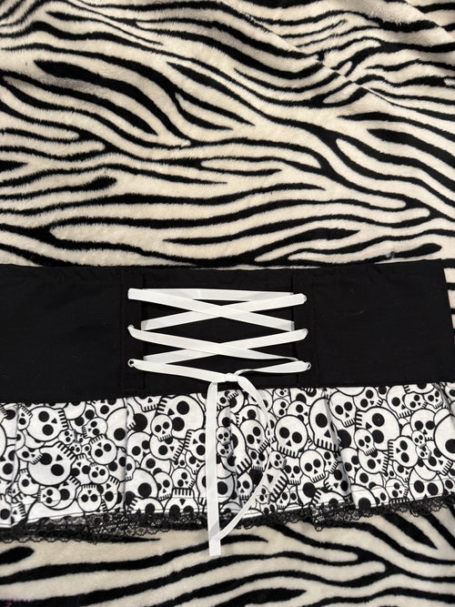 black & white skull skirt size s