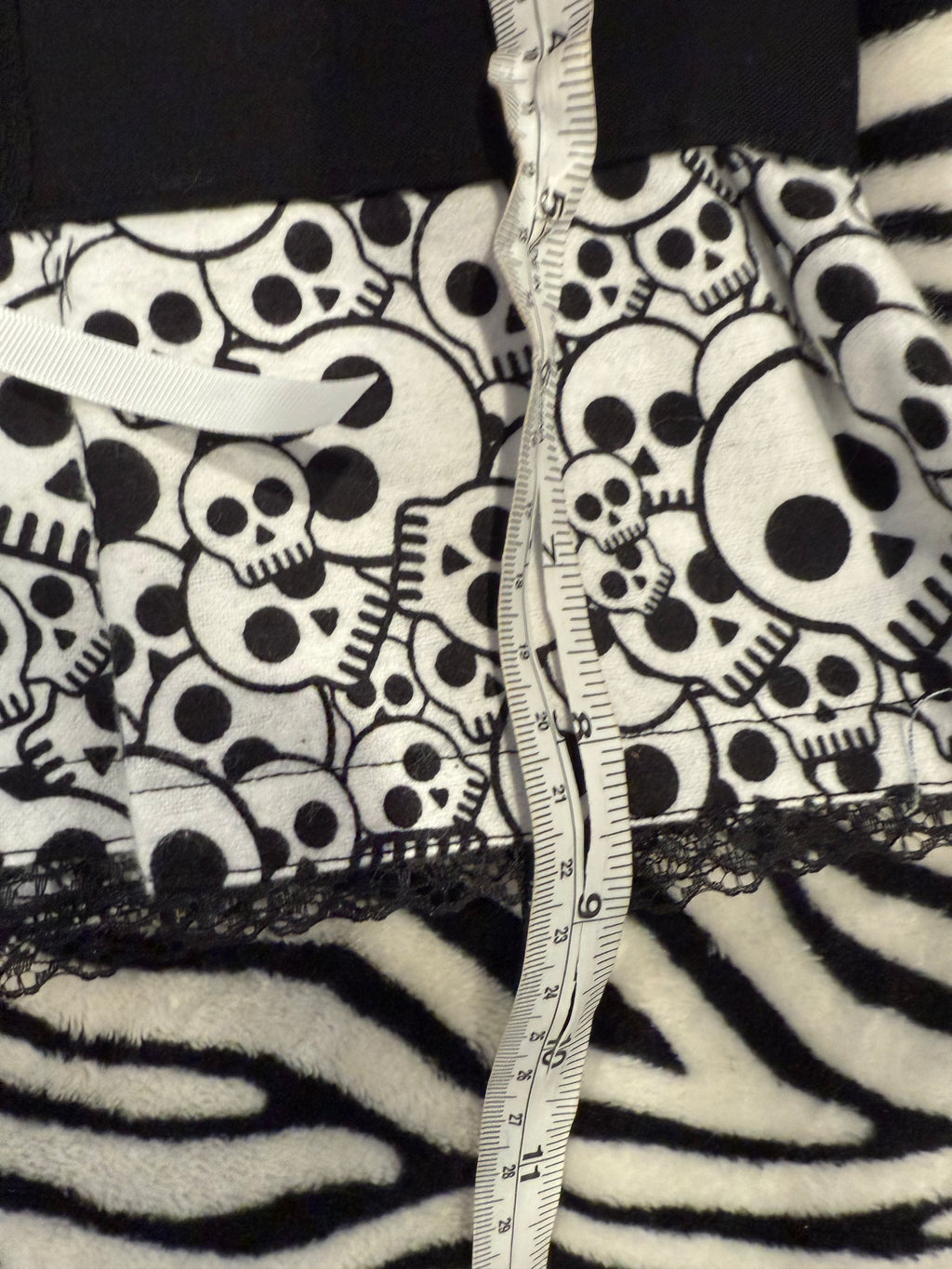 black & white skull skirt size s
