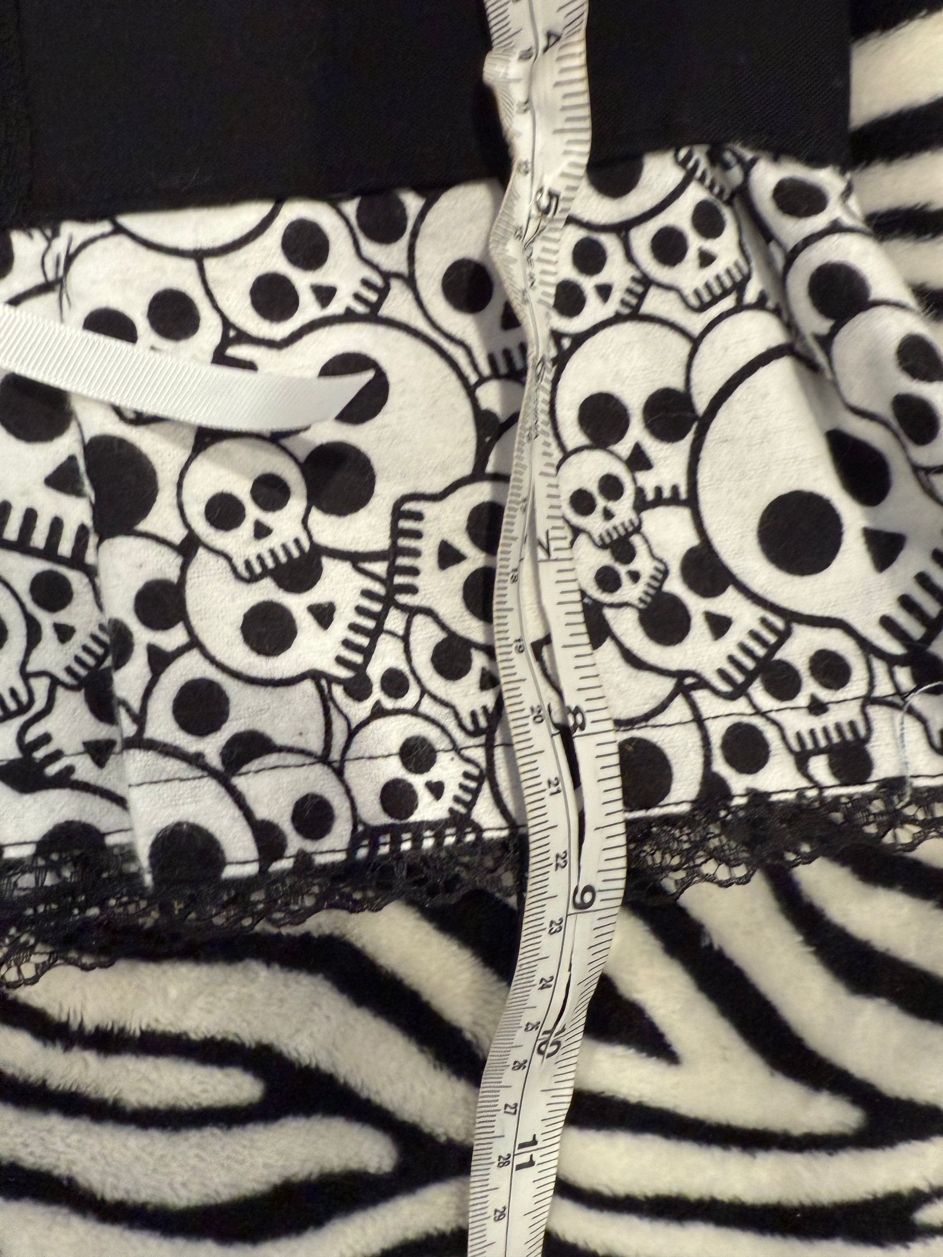 black & white skull skirt size s