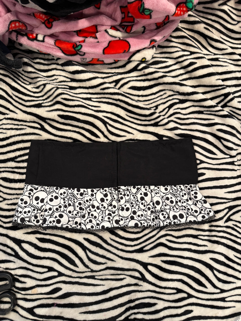 black & white skull skirt size s