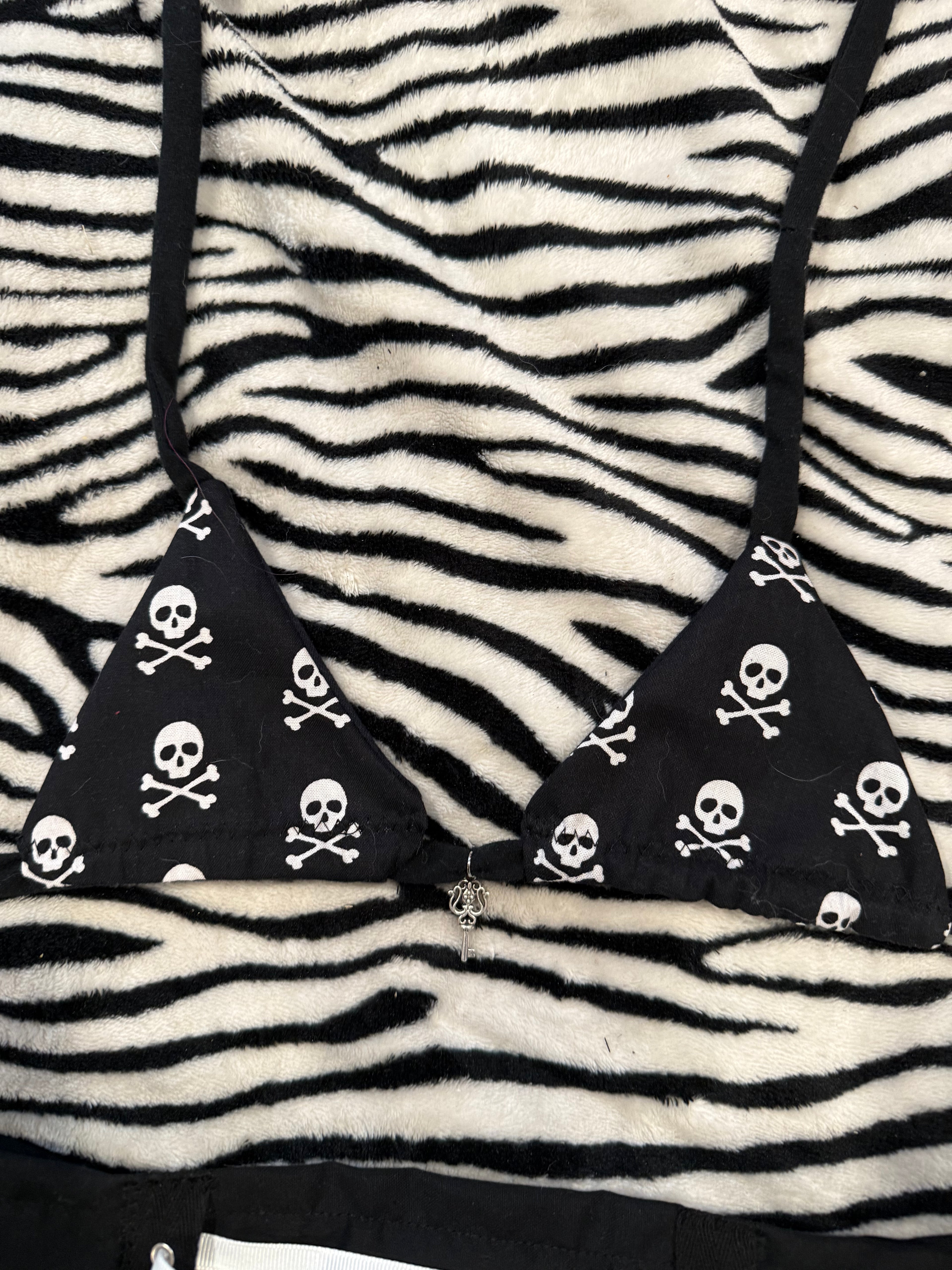 black & white skull lace up set size xs