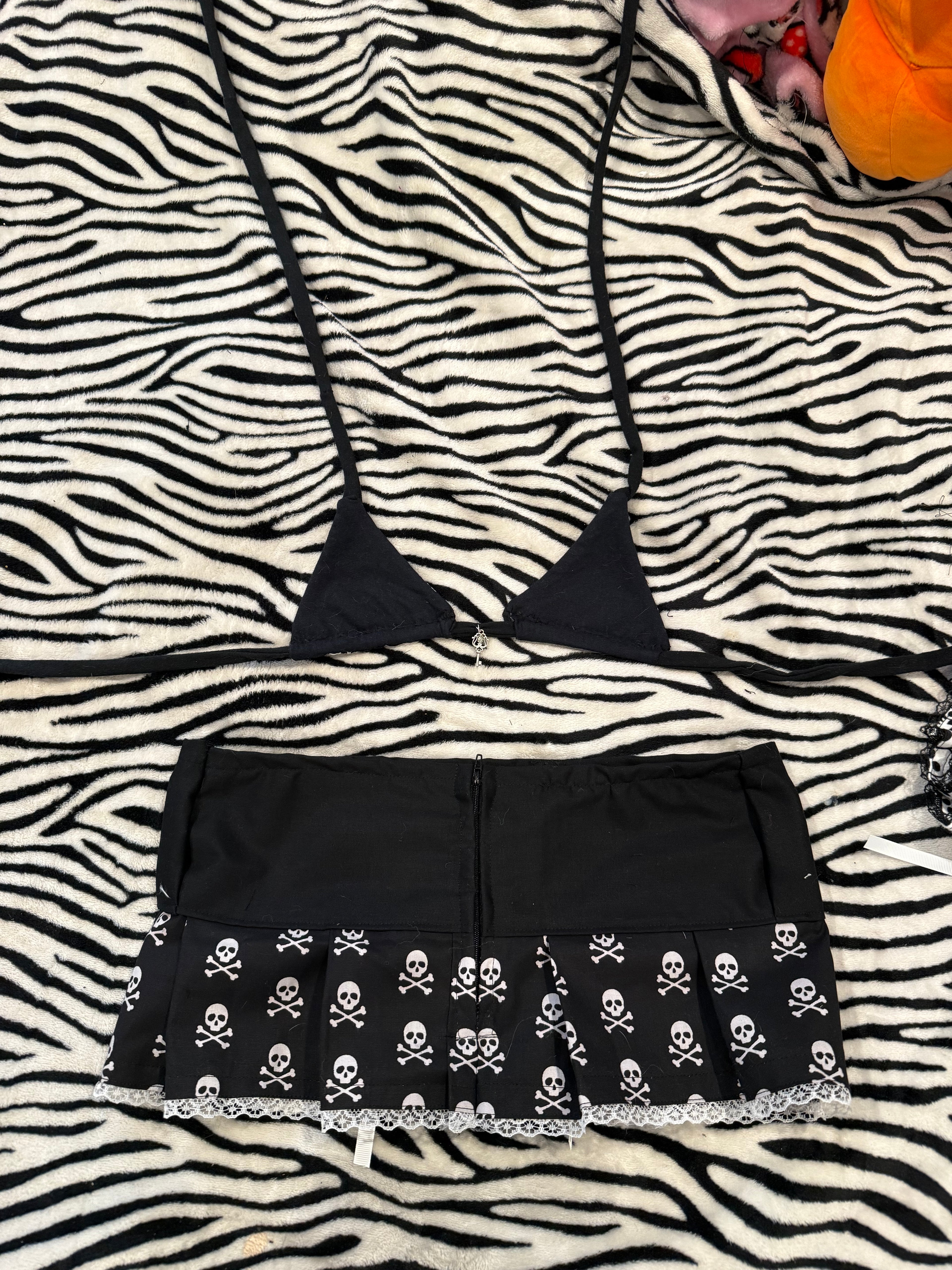 black & white skull lace up set size xs