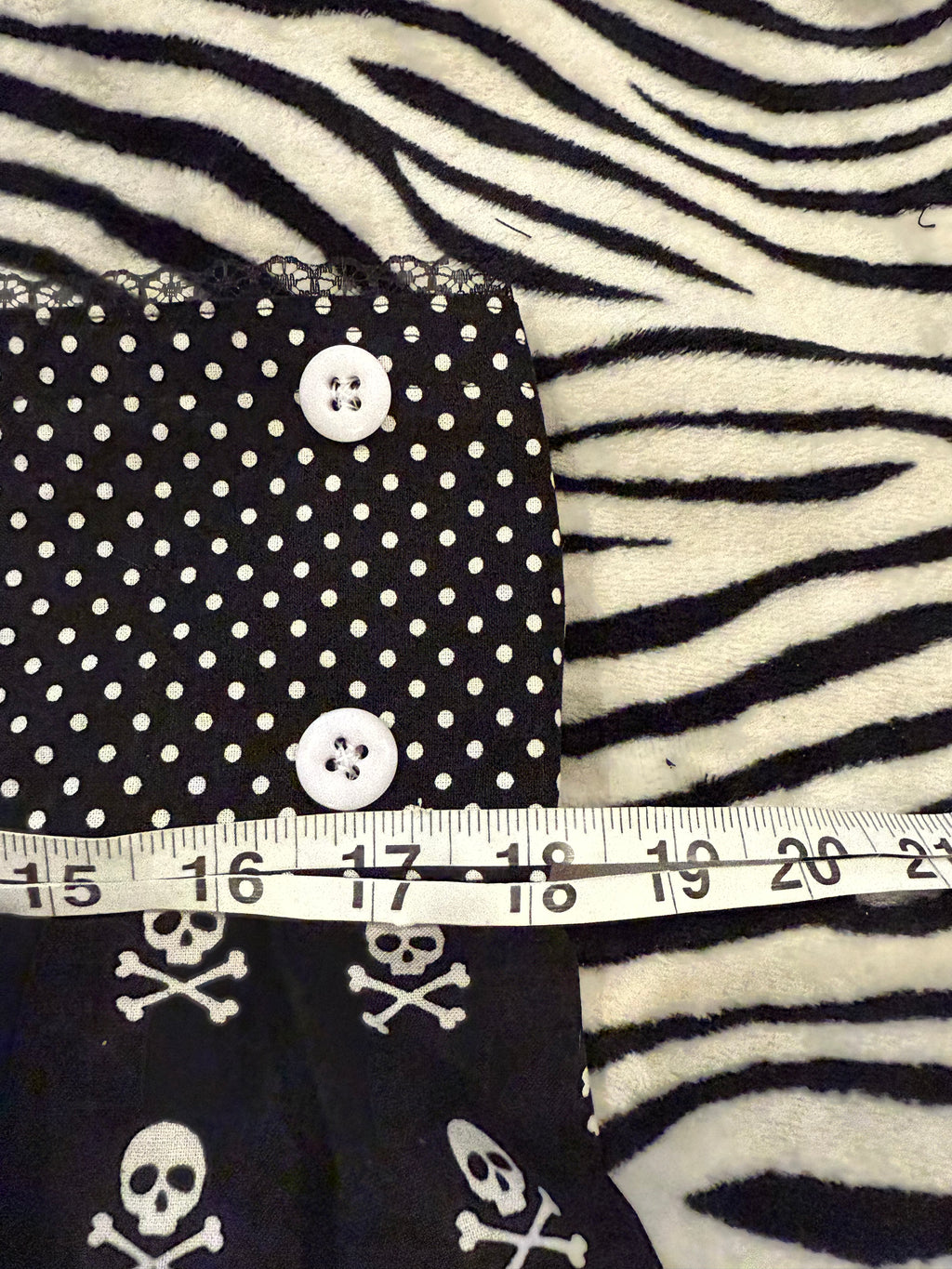 polka dot skull button skirt size m