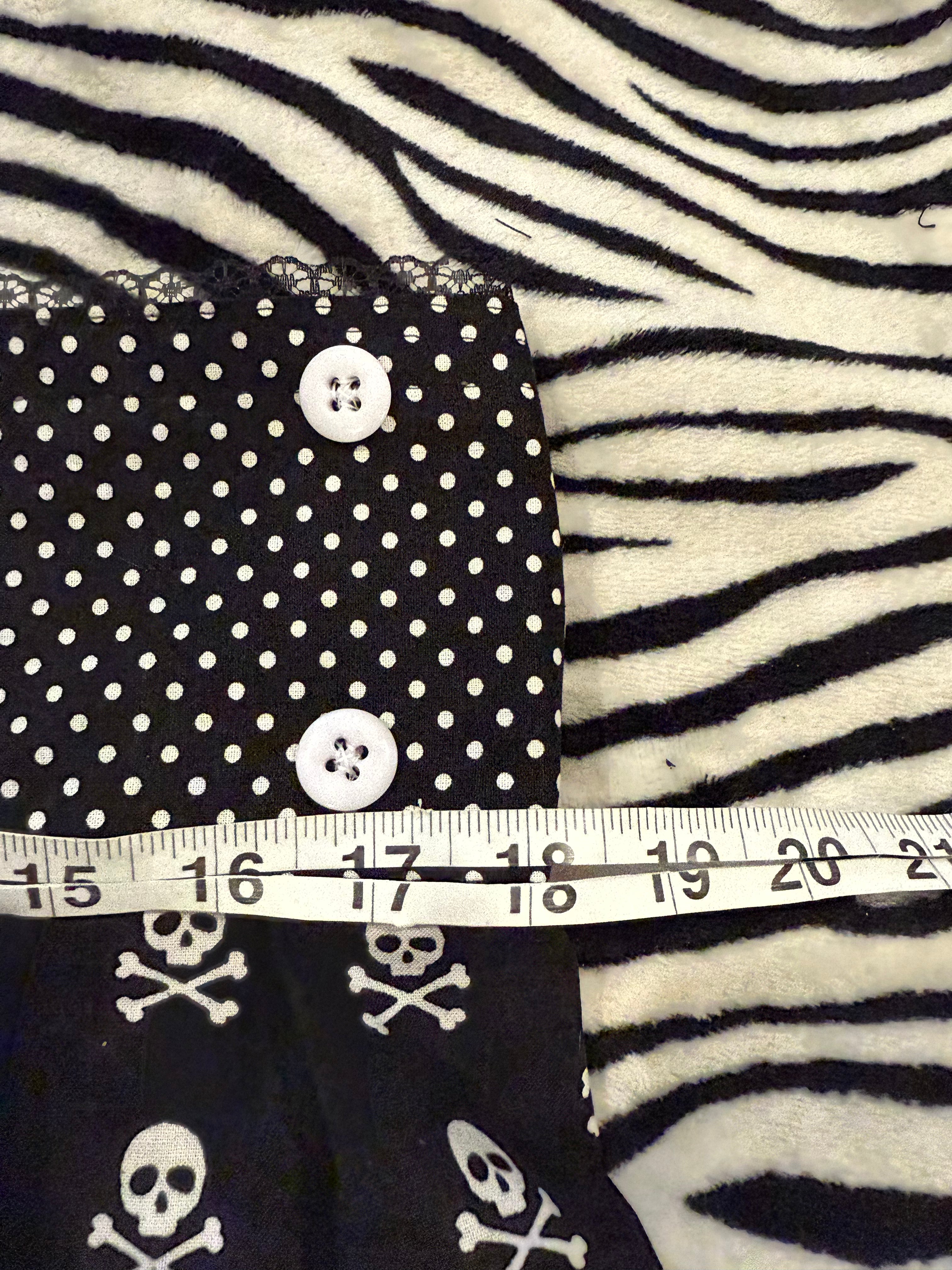 polka dot skull button skirt size m