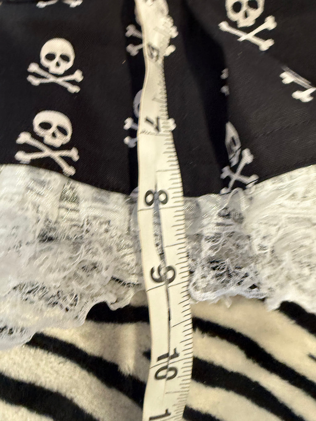 polka dot skull button skirt size m