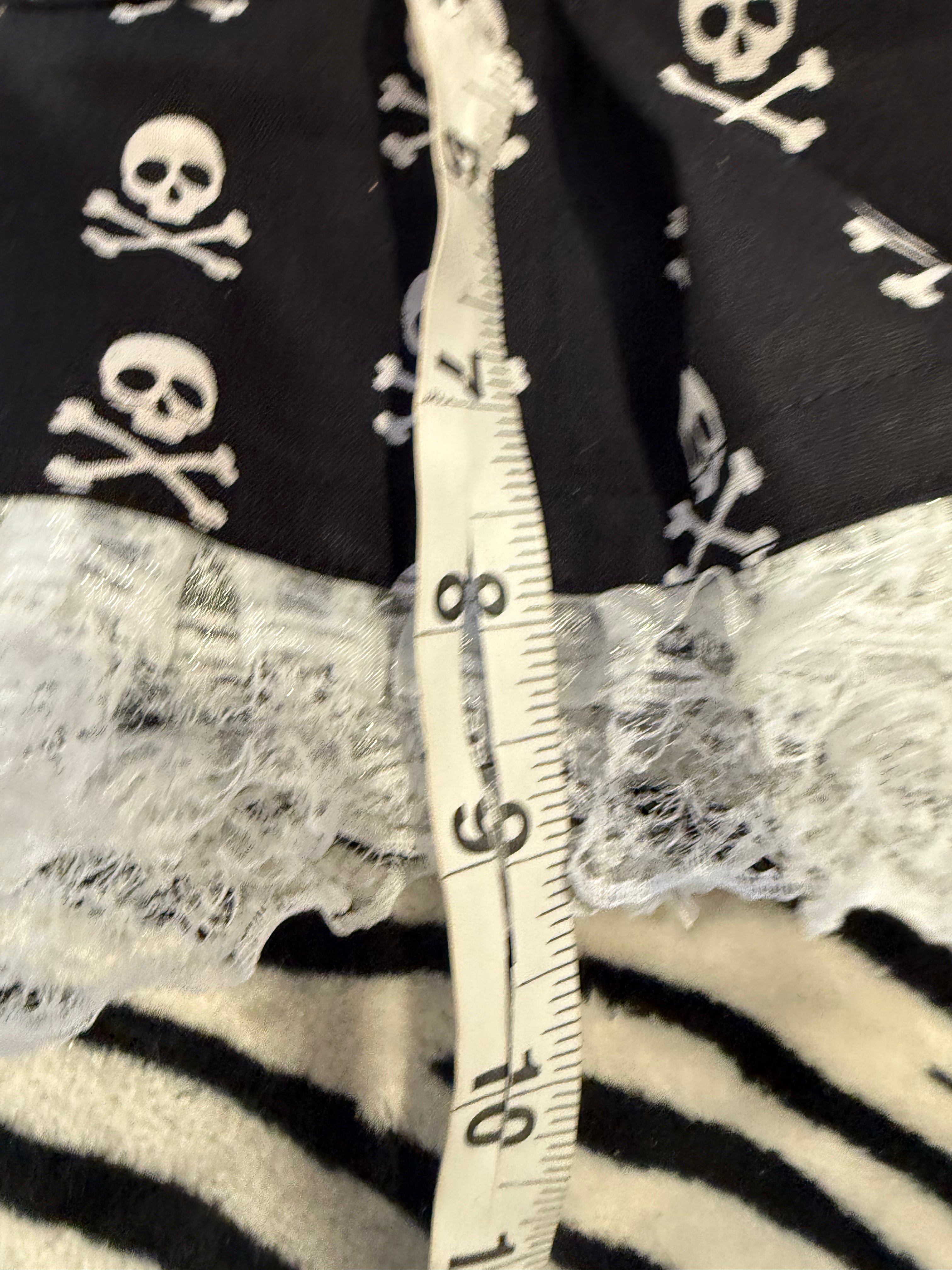polka dot skull button skirt size m