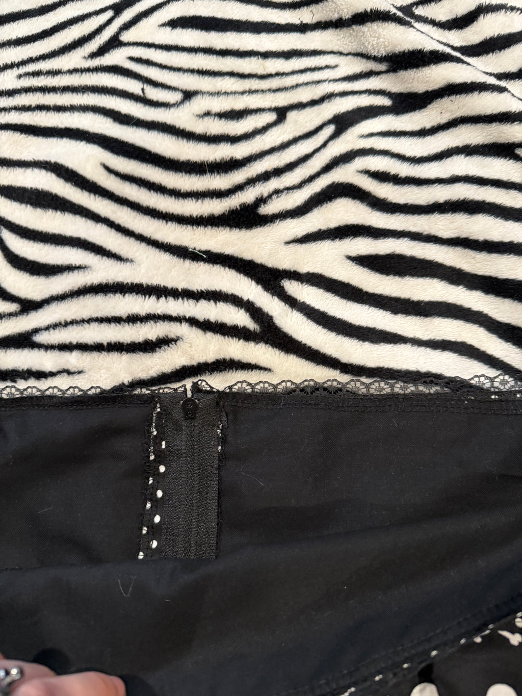 polka dot skull button skirt size m